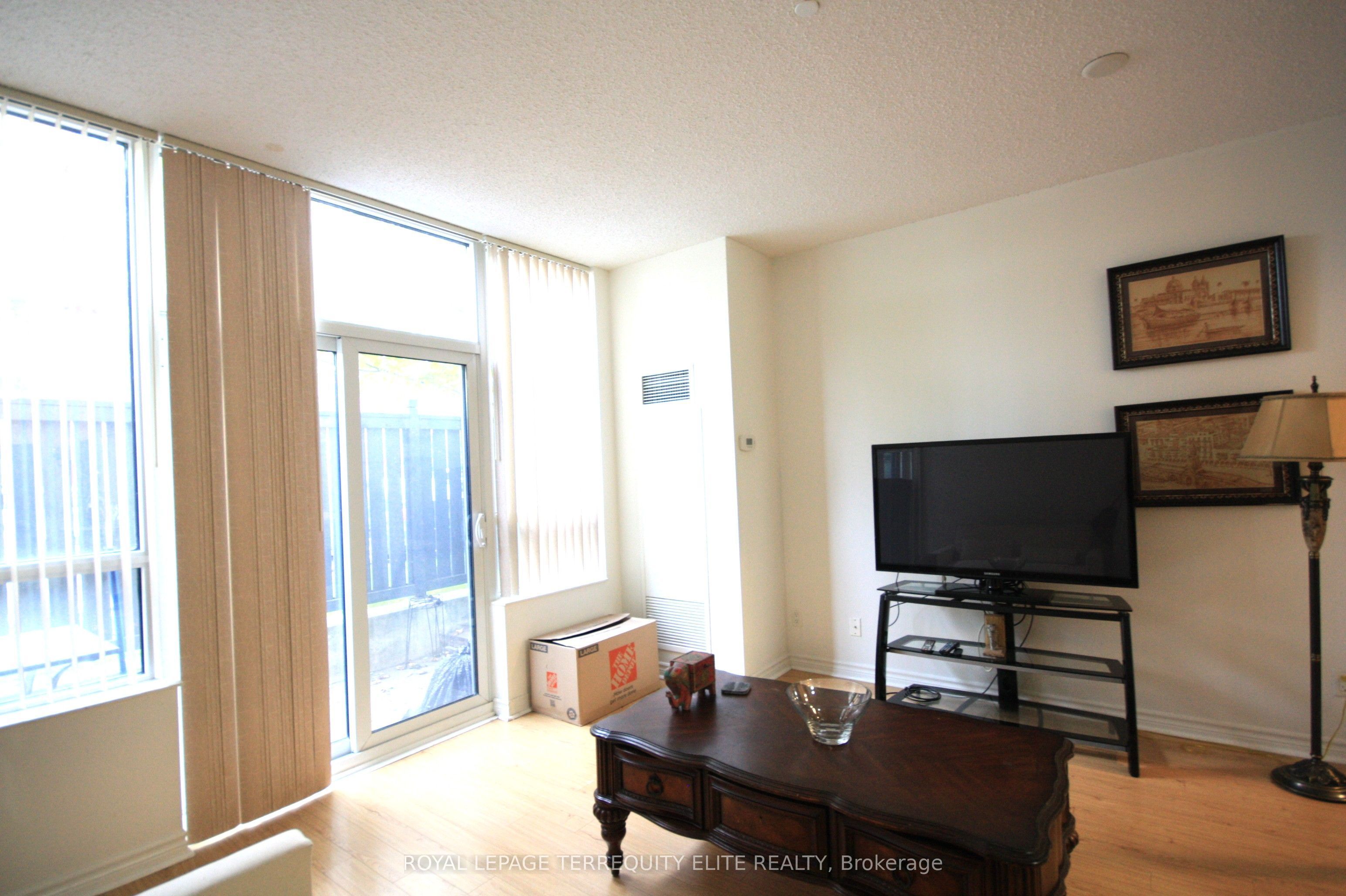 35 Saranac Boulevard 110, Toronto, ON M6A 2G4 photo 3