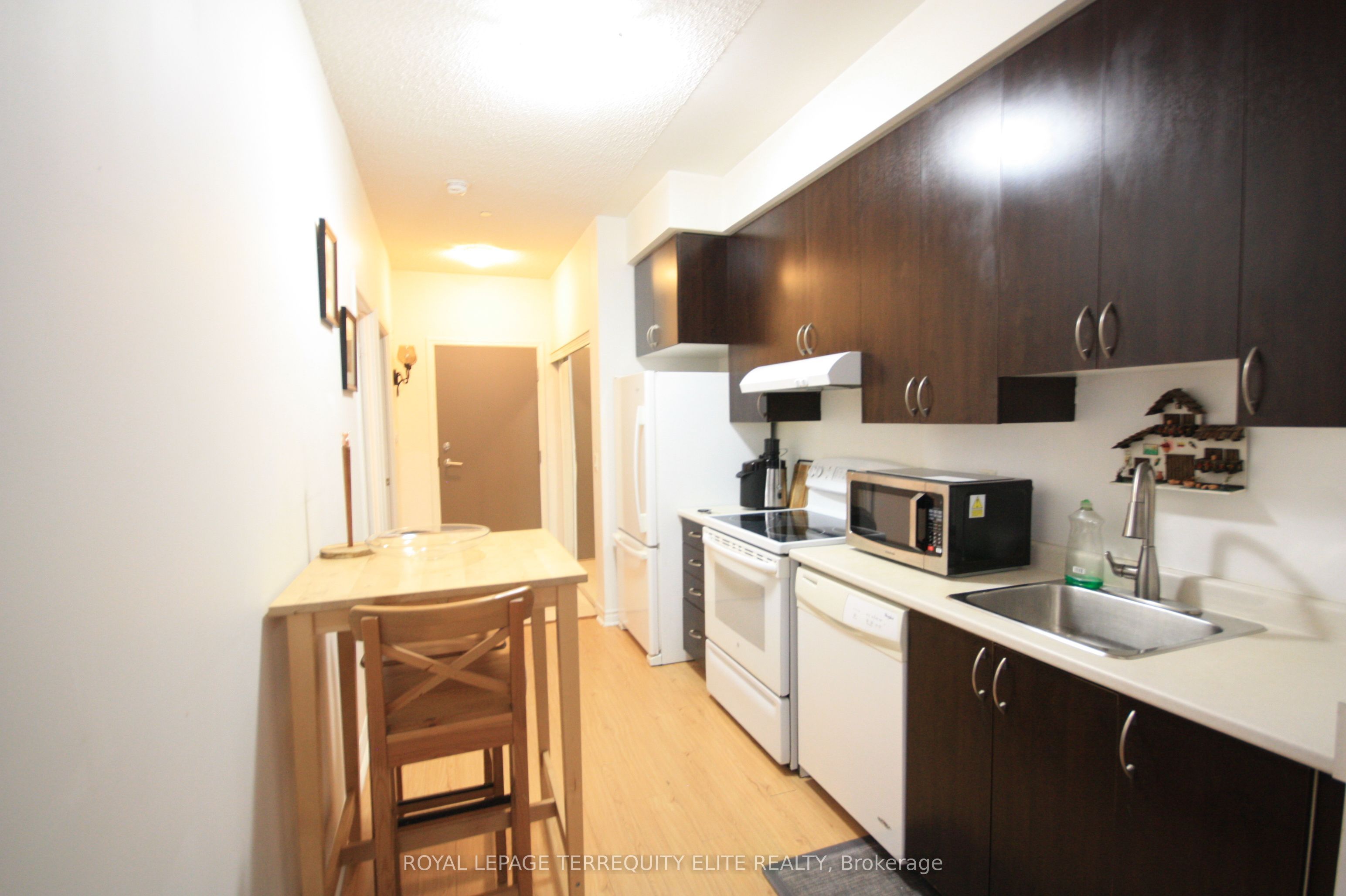 35 Saranac Boulevard 110, Toronto, ON M6A 2G4 photo 4