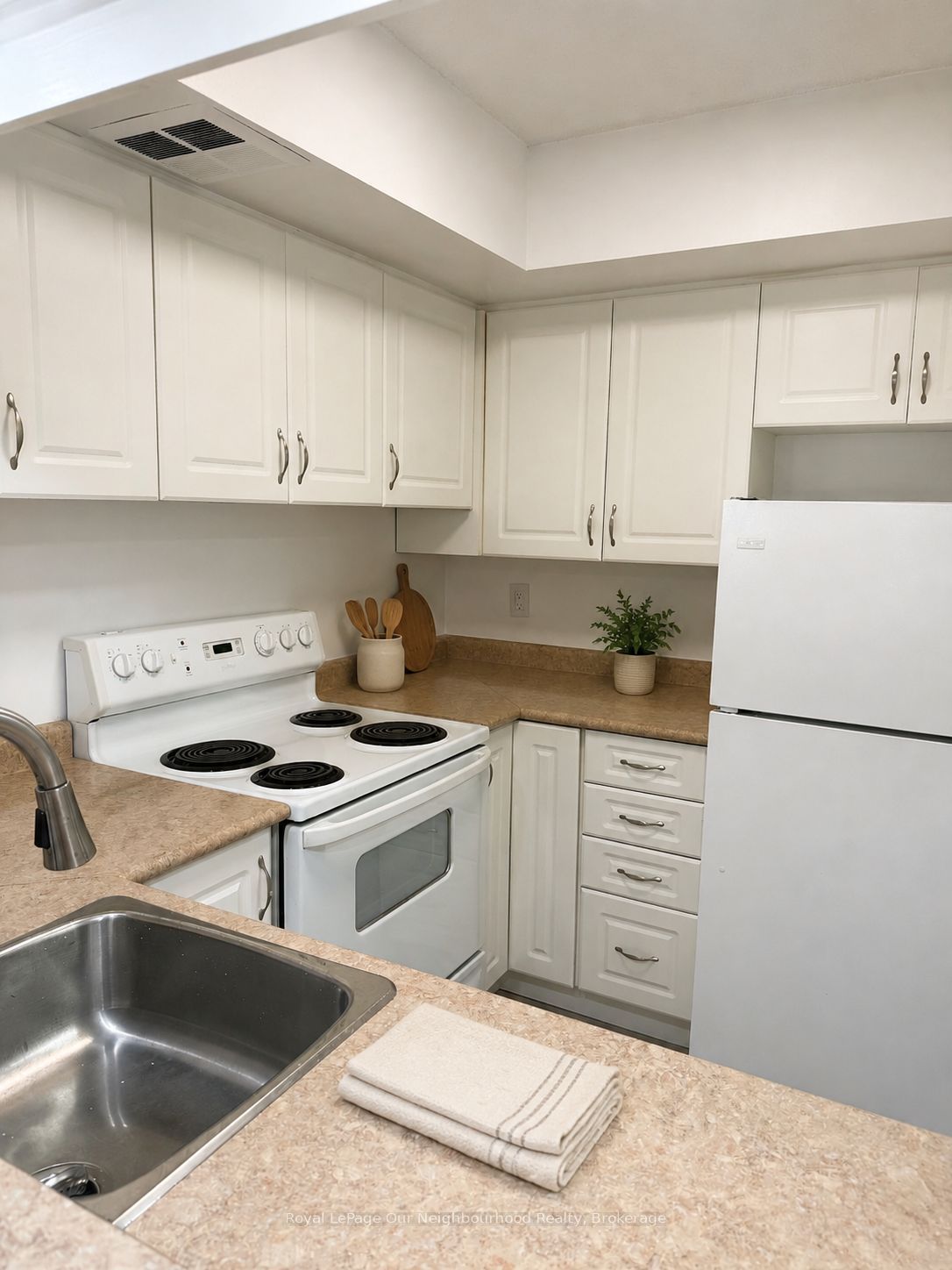 92 King Street E 806, Toronto, ON M5C 2V8 photo 4