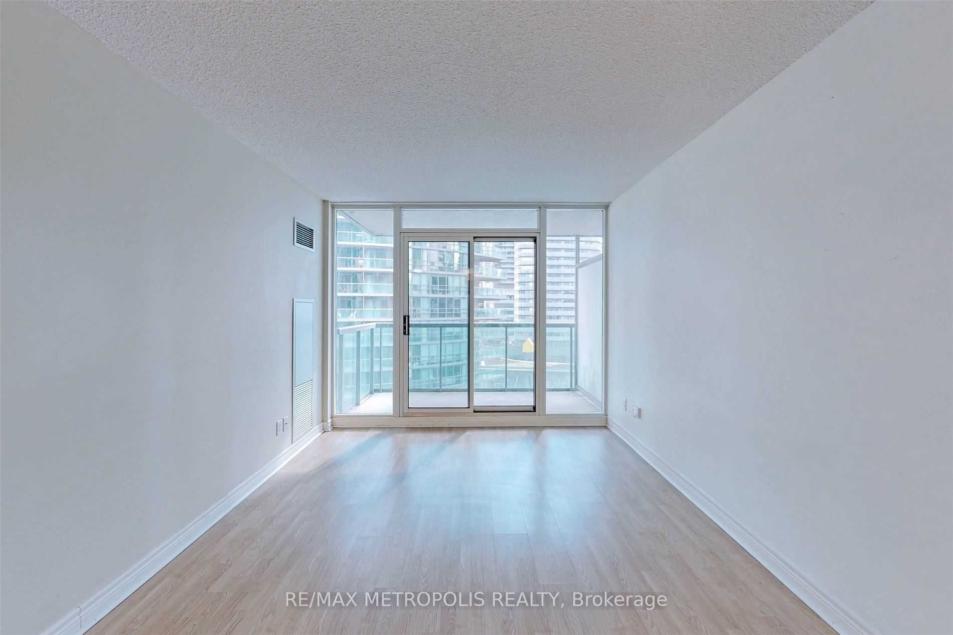 51 Lower Simcoe Street 1005, Toronto, ON M5J 3A2 photo 2