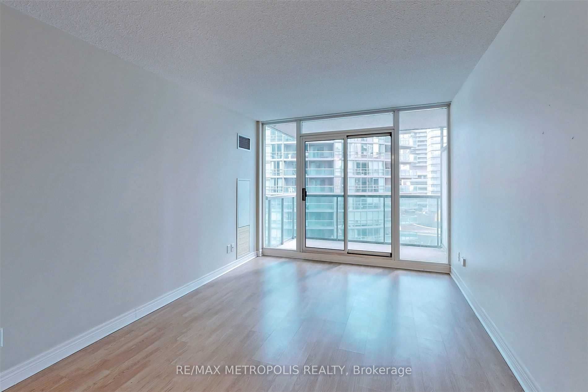 51 Lower Simcoe Street 1005, Toronto, ON M5J 3A2 photo 3