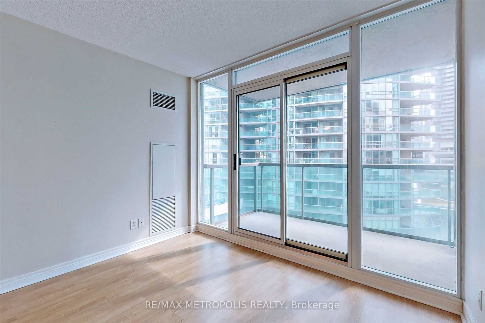 51 Lower Simcoe Street 1005, Toronto, ON M5J 3A2 photo 4