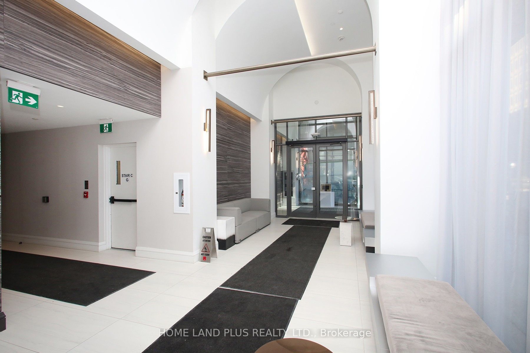 39 Roehampton Avenue 2704, Toronto, ON M4P 1P9 photo 5