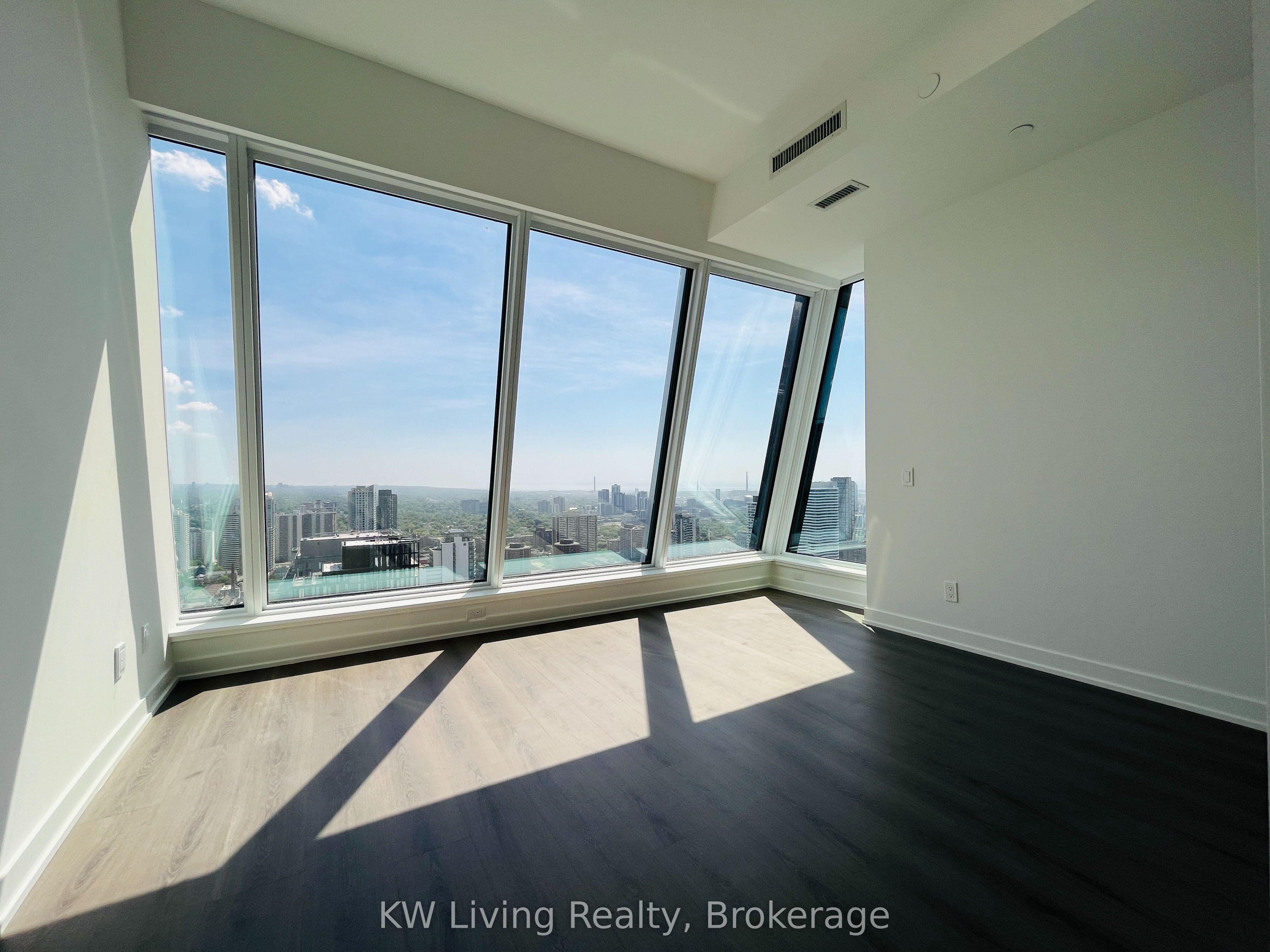 8 Wellesley Street W 5208, Toronto, ON M4Y 0J5 photo 5