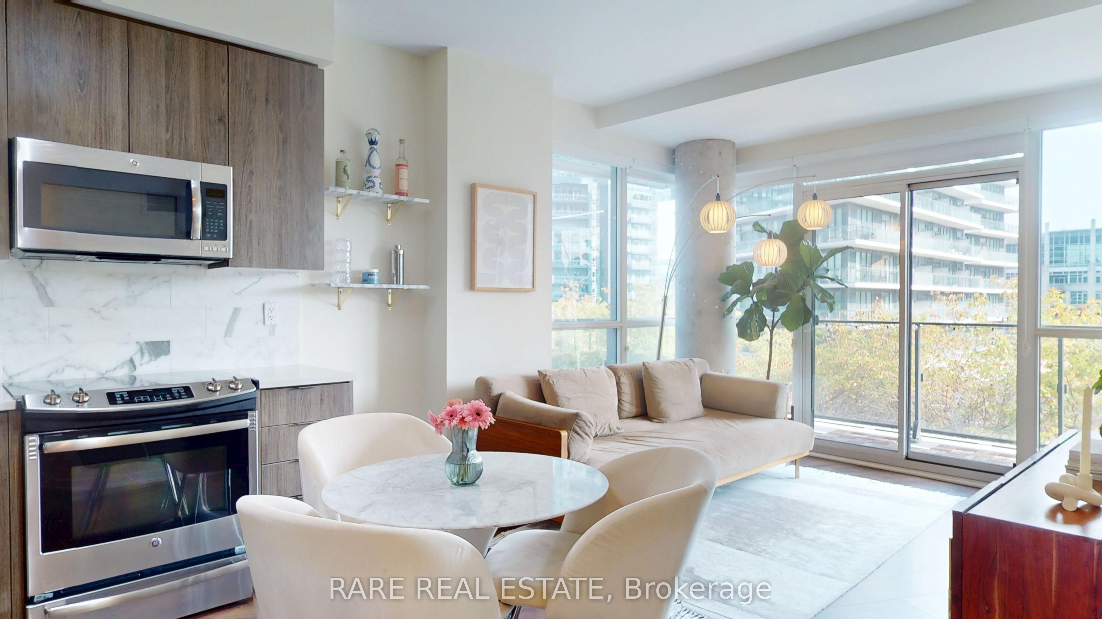 50 Bruyeres Mews 905, Toronto, ON M5V 0A7