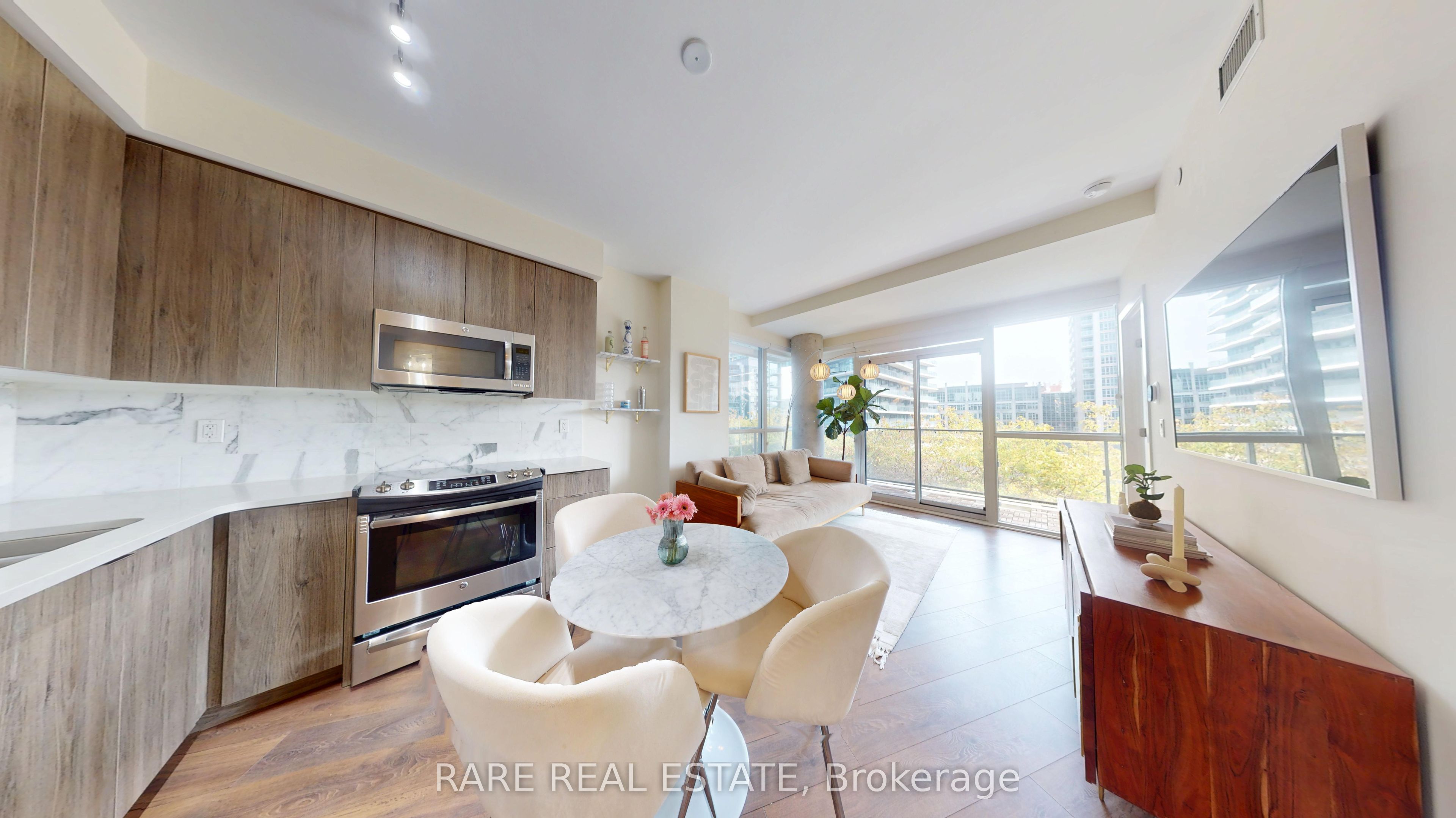 50 Bruyeres Mews 905, Toronto, ON M5V 0A7 photo 2