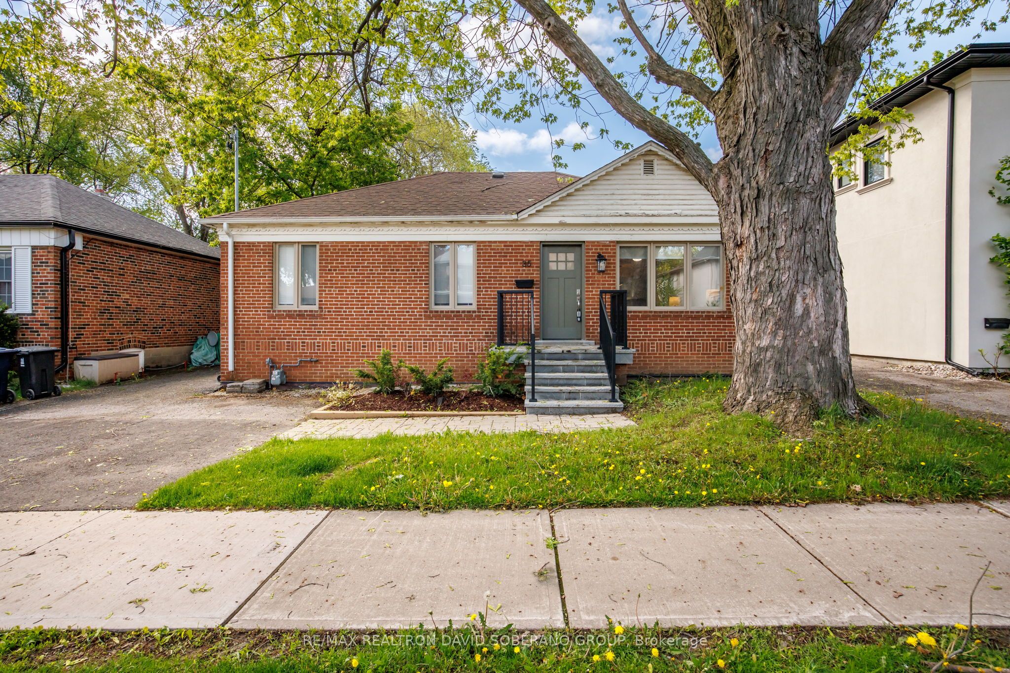 35 Almore Avenue, Toronto, ON M3H 2G9
