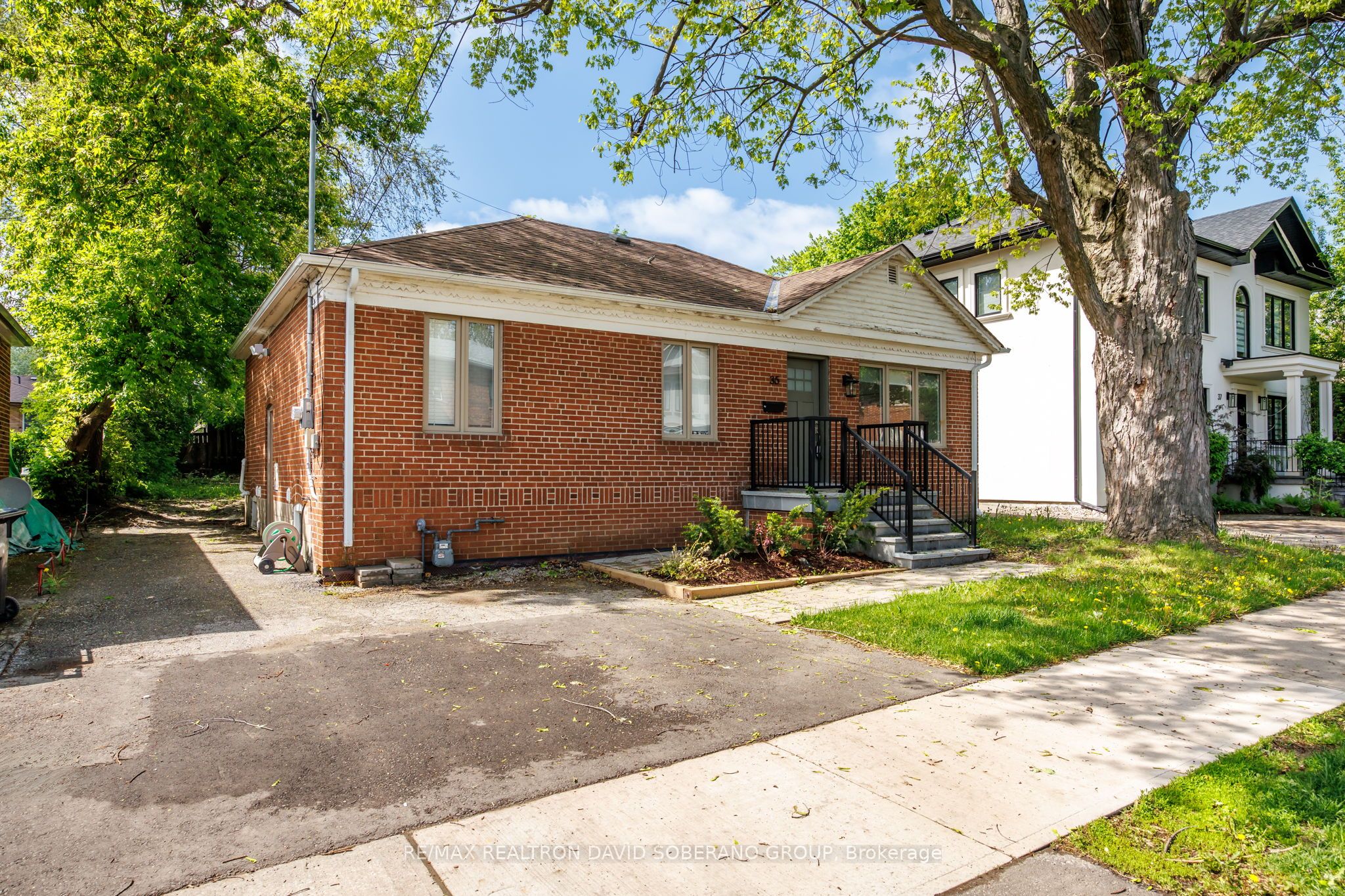 35 Almore Avenue, Toronto, ON M3H 2G9 photo 2
