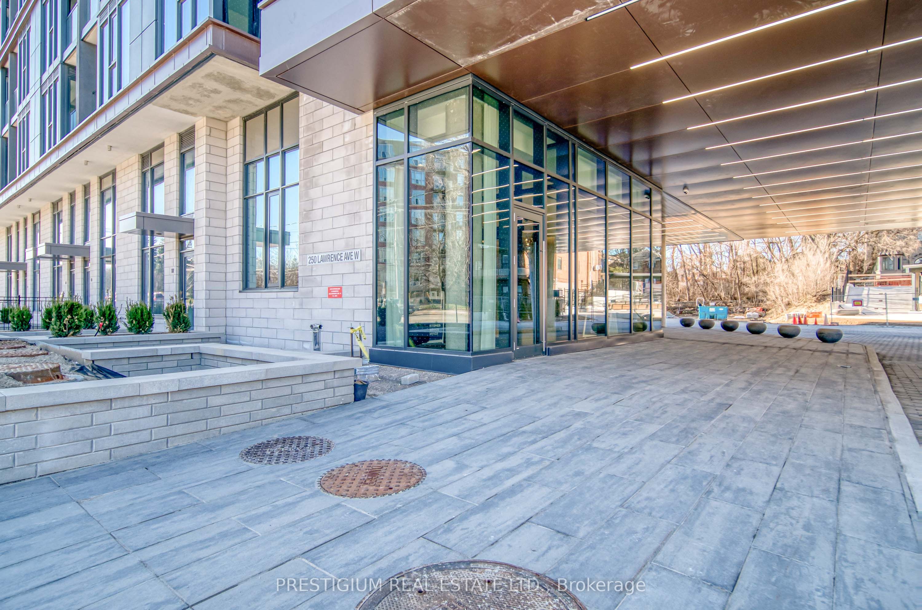 250 Lawrence Avenue W 213, Toronto, ON M5M 1B2 photo 2