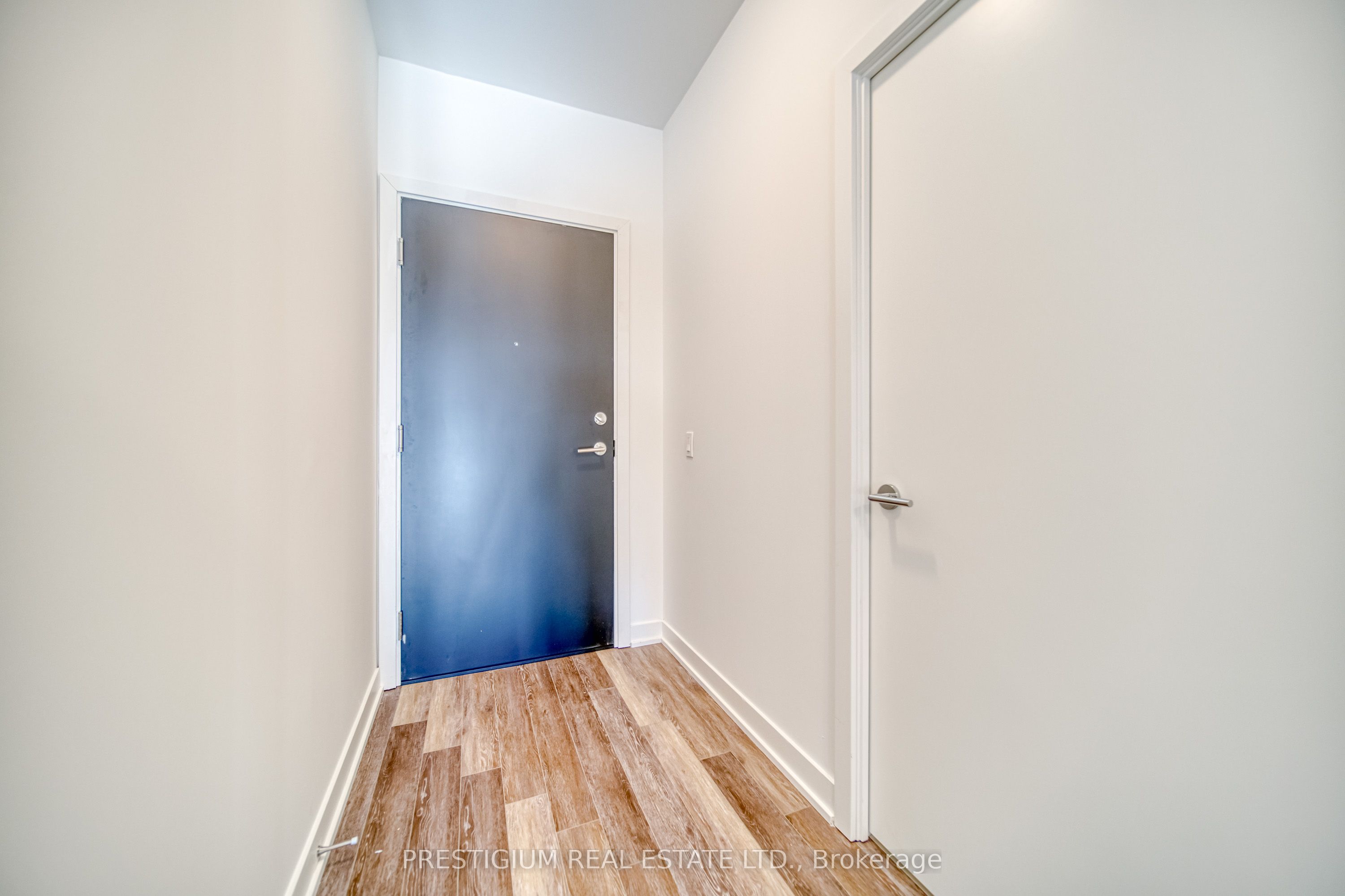 250 Lawrence Avenue W 213, Toronto, ON M5M 1B2 photo 4