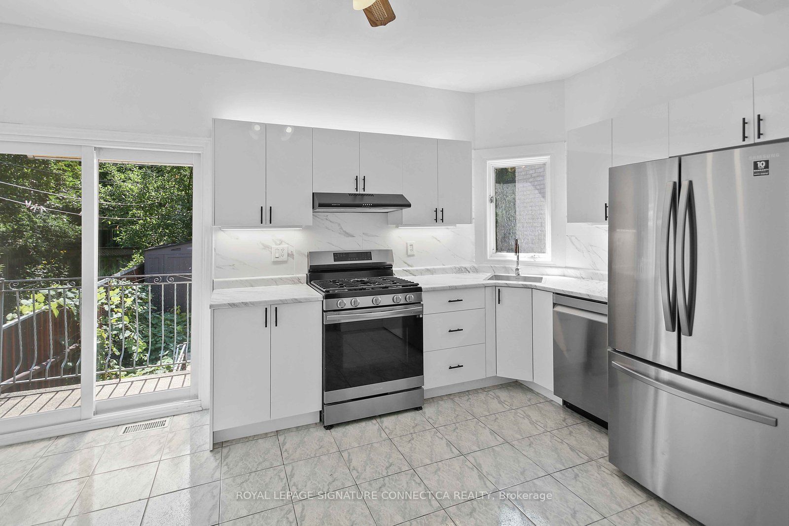 19 Mitchell Avenue Main, Toronto, ON M6J 1C1
