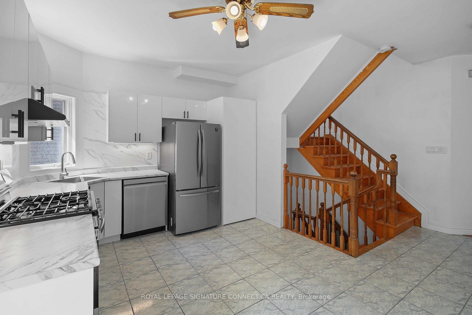 19 Mitchell Avenue Main, Toronto, ON M6J 1C1 photo 2