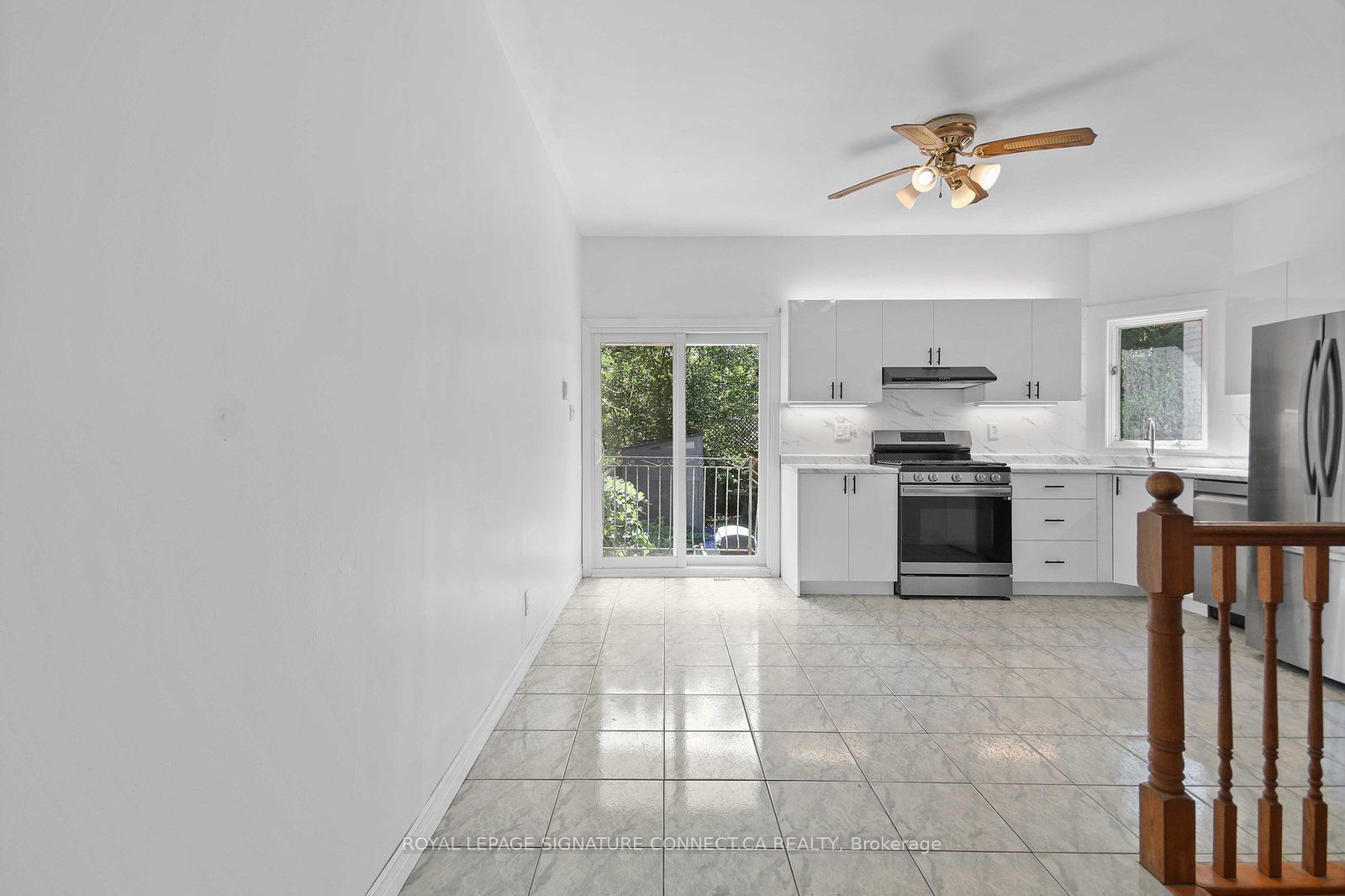 19 Mitchell Avenue Main, Toronto, ON M6J 1C1 photo 3
