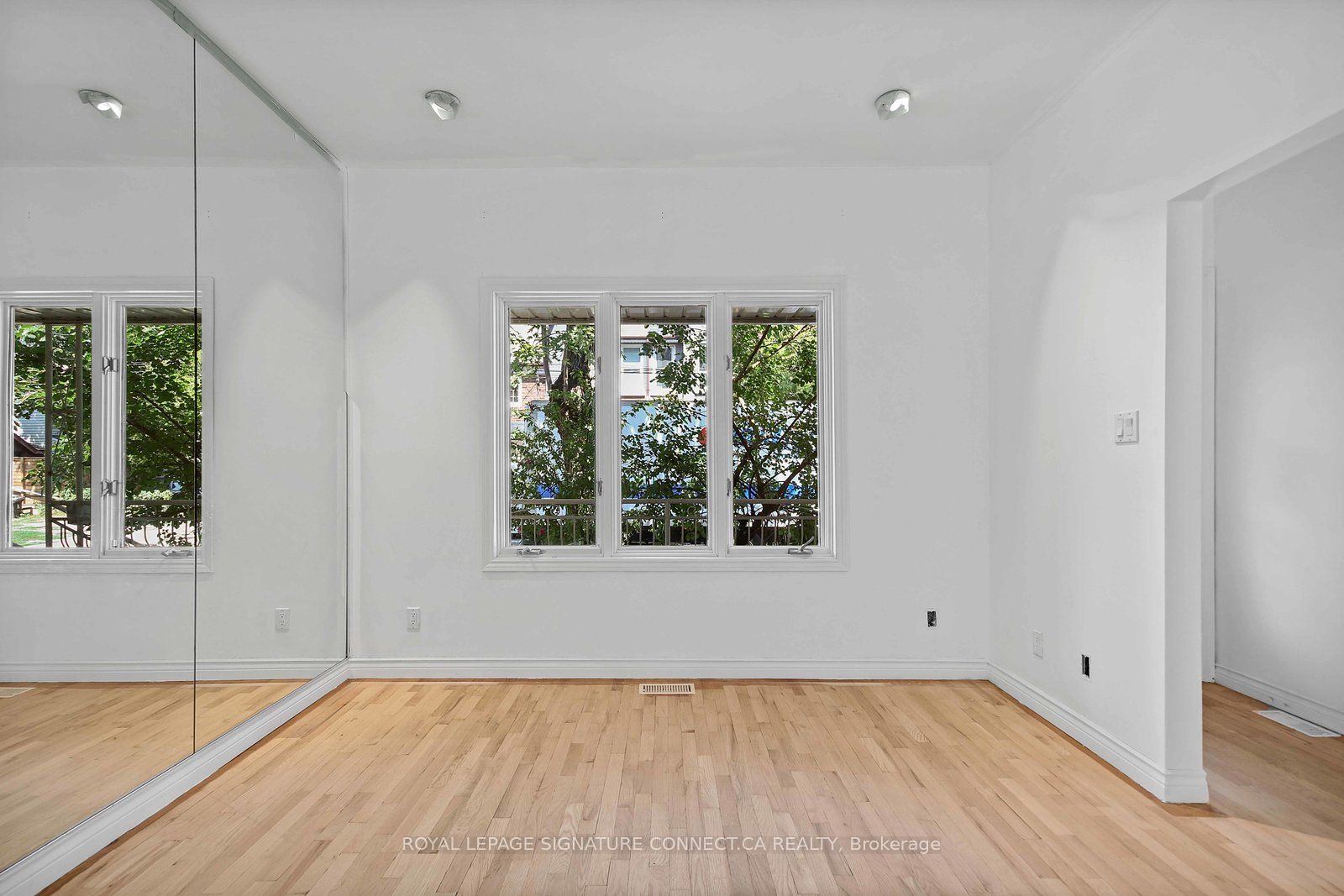 19 Mitchell Avenue Main, Toronto, ON M6J 1C1 photo 4