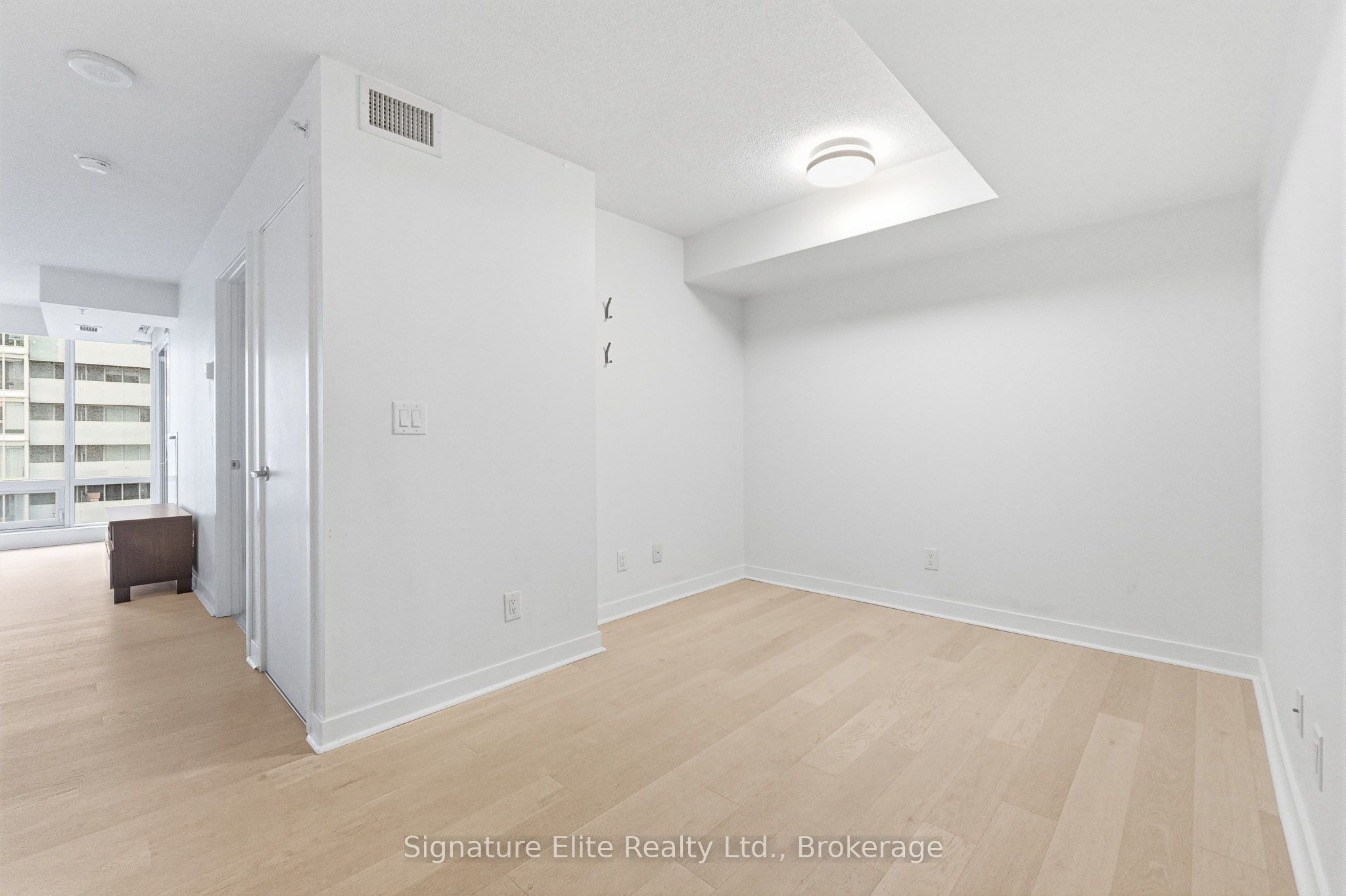 295 Adelaide Street W 1708, Toronto, ON M5V 0L4 photo 3