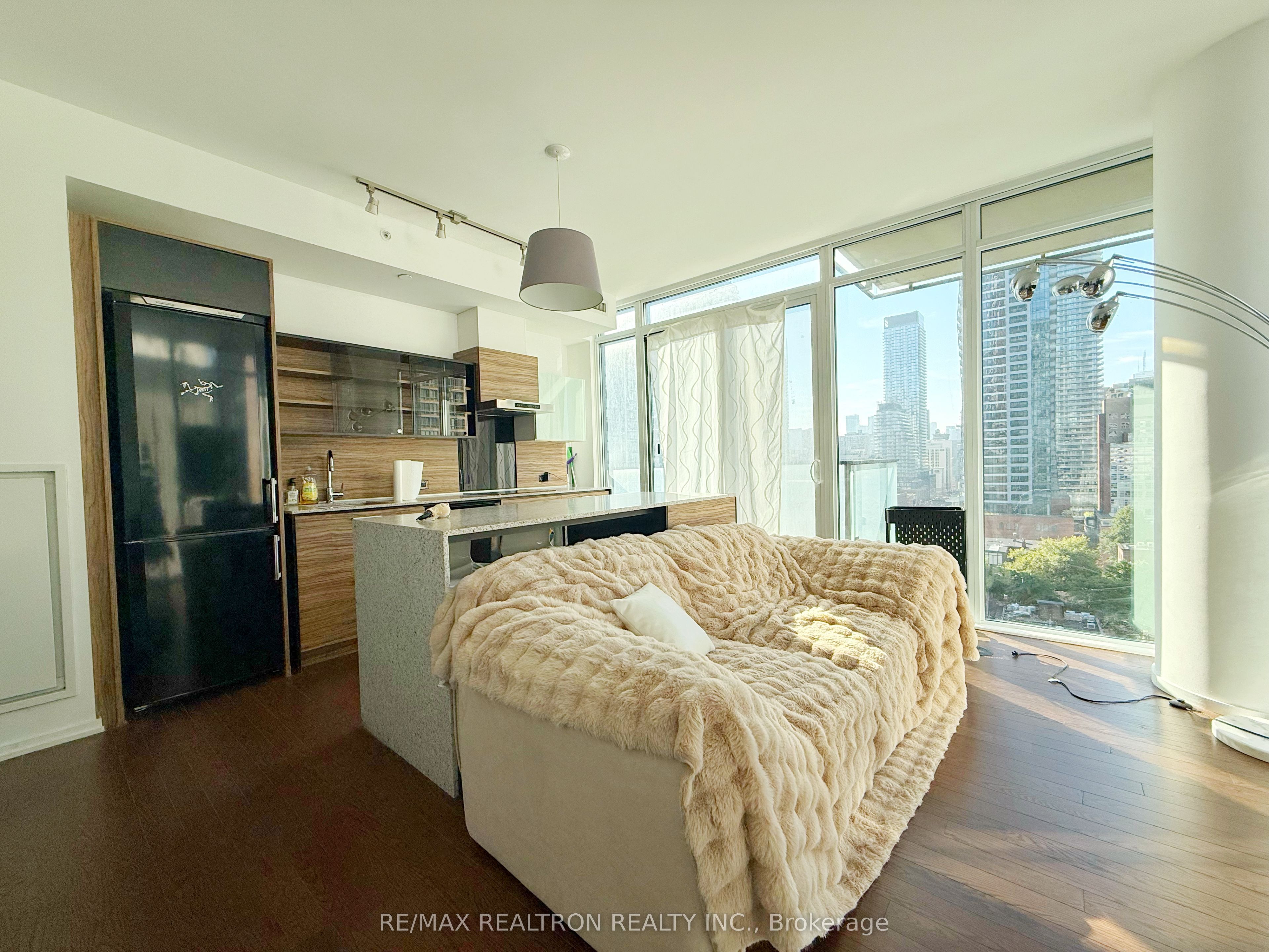 75 St Nicholas Street 1104, Toronto, ON M4Y 0A5