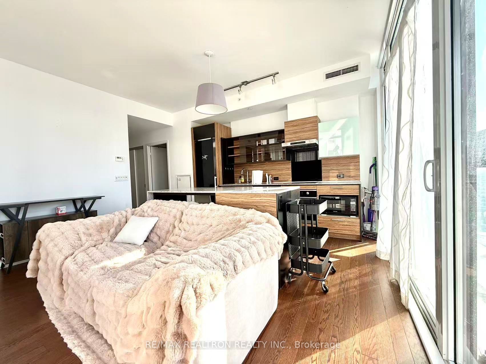75 St Nicholas Street 1104, Toronto, ON M4Y 0A5 photo 3