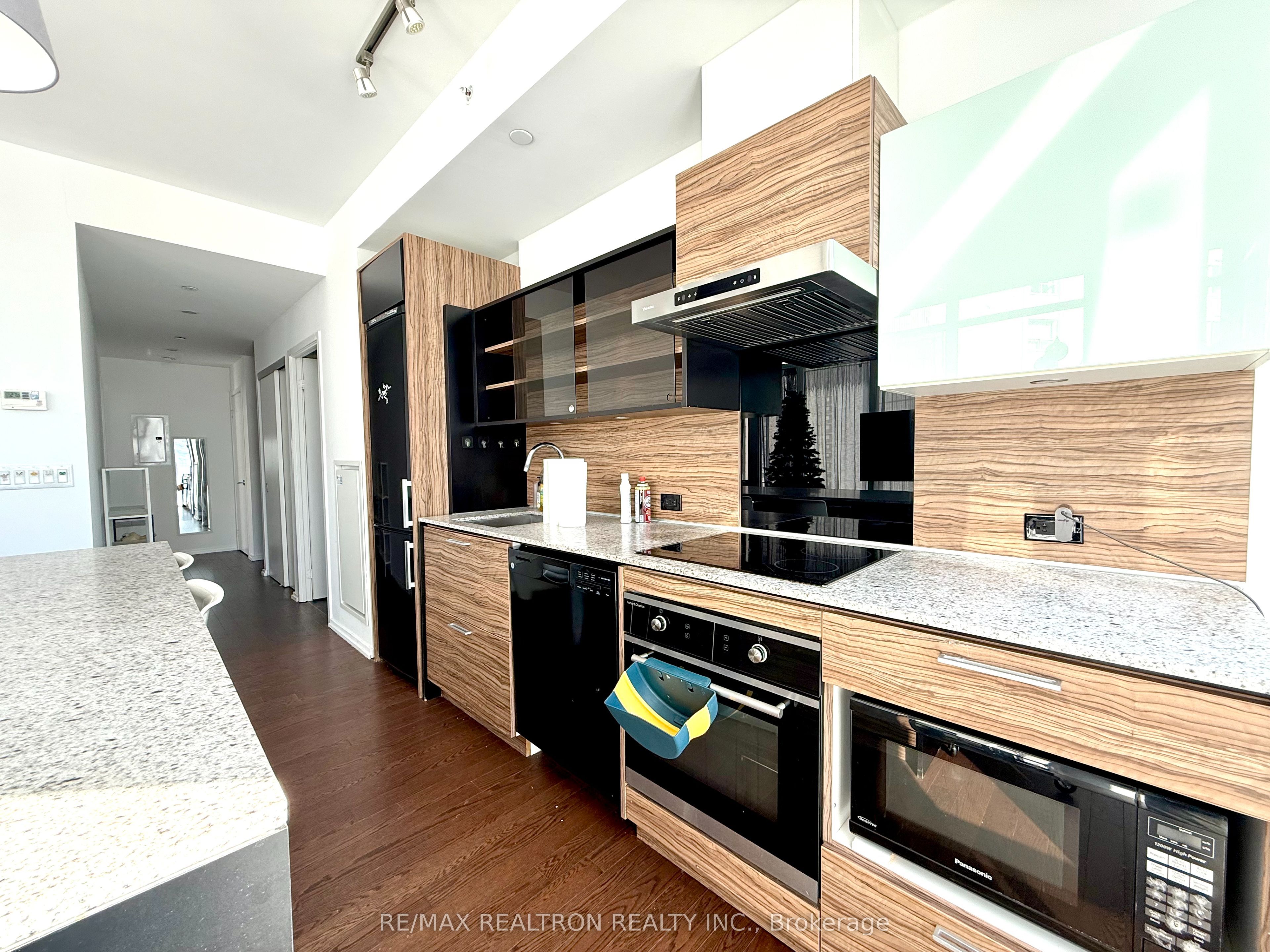 75 St Nicholas Street 1104, Toronto, ON M4Y 0A5 photo 5