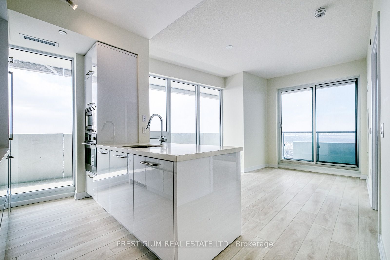 2221 Yonge Street 4809, Toronto, ON M4S 2B4 photo 3