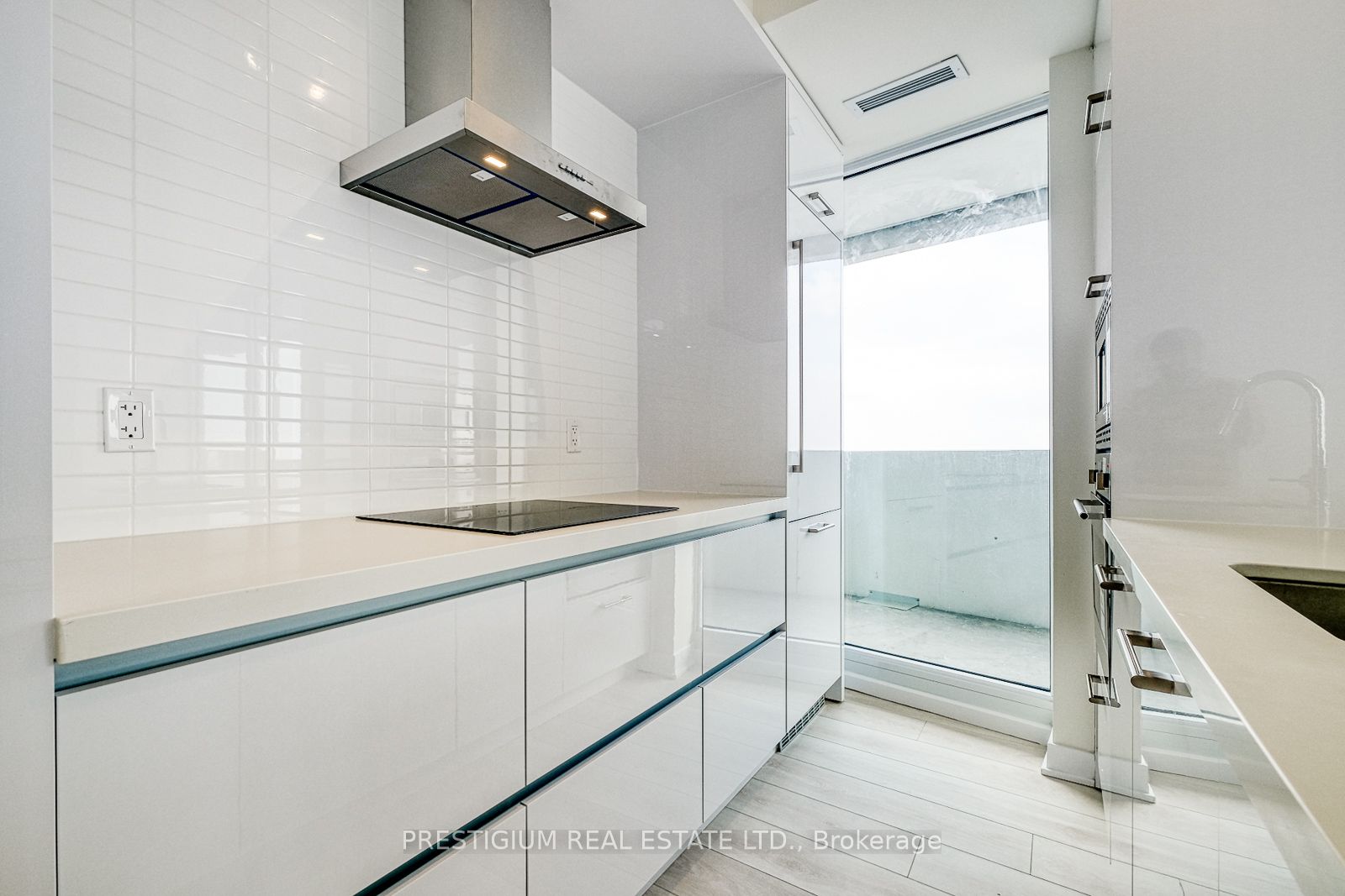 2221 Yonge Street 4809, Toronto, ON M4S 2B4 photo 4
