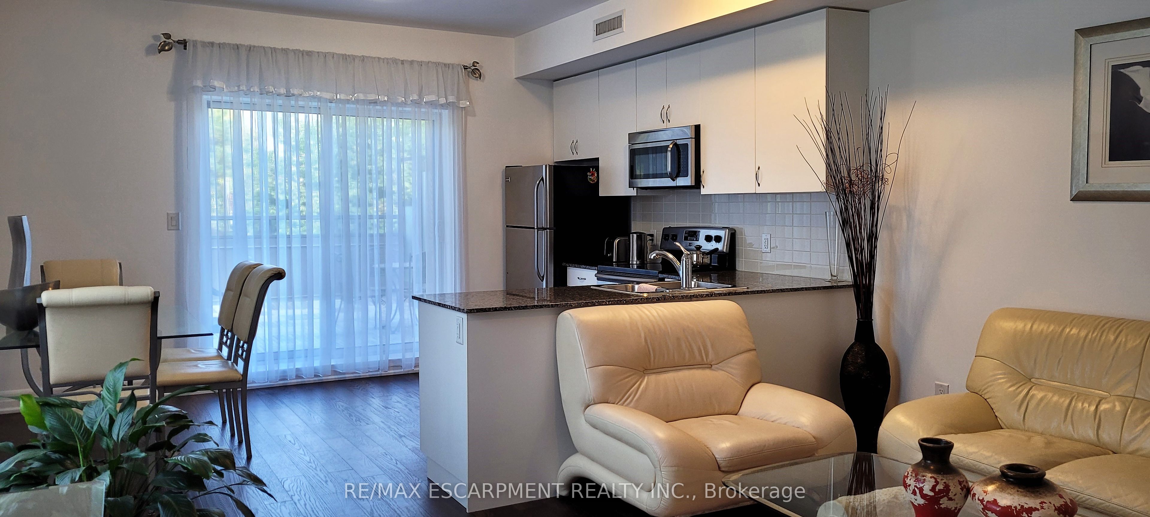 736 Sheppard Avenue W 204, Toronto, ON M3H 2S8 photo 2