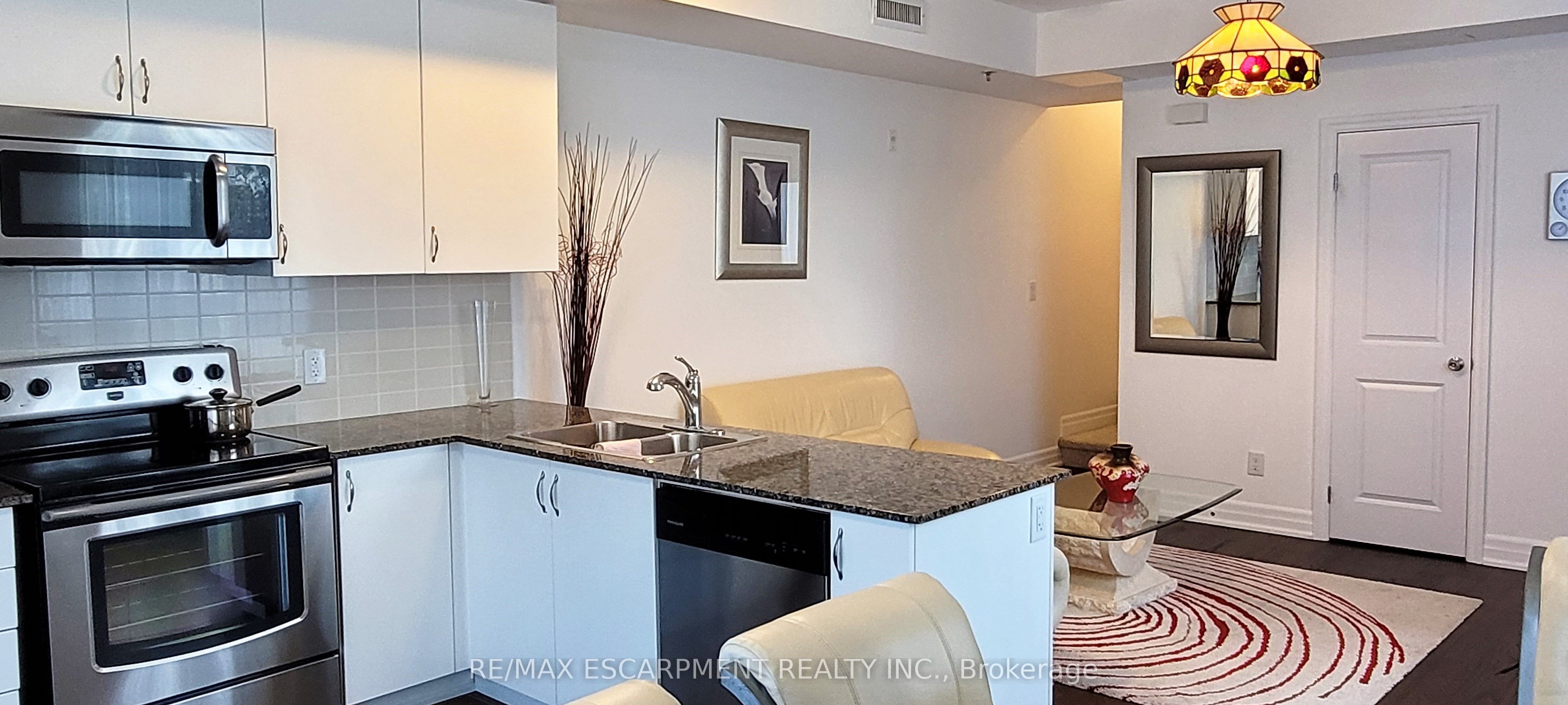 736 Sheppard Avenue W 204, Toronto, ON M3H 2S8 photo 4