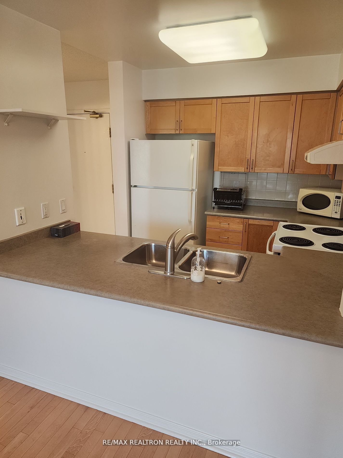 33 Empress Avenue 1112, Toronto, ON M2N 6Y7 photo 3