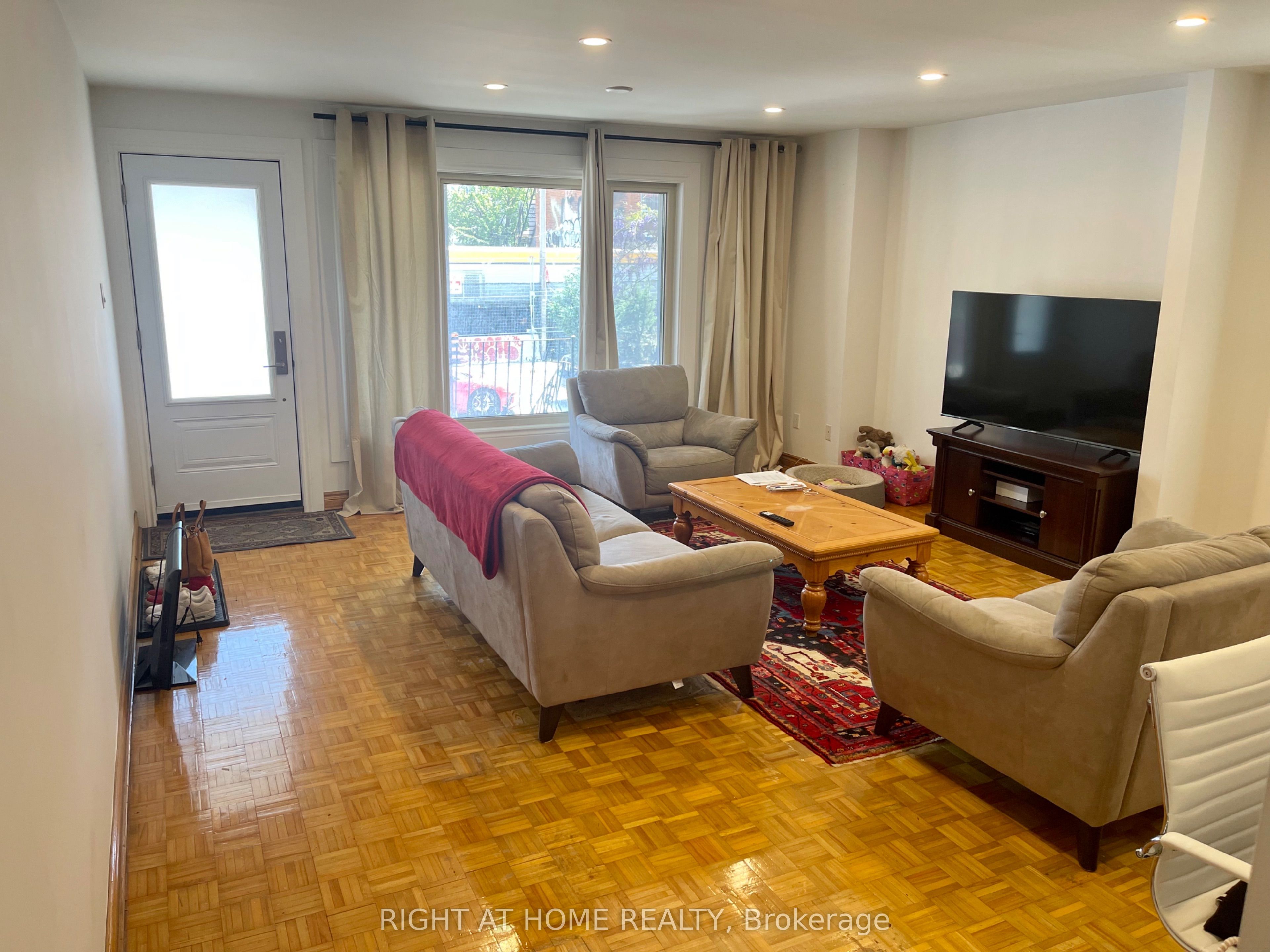 40 Bellevue Avenue, Toronto, ON M5T 2N4 photo 2