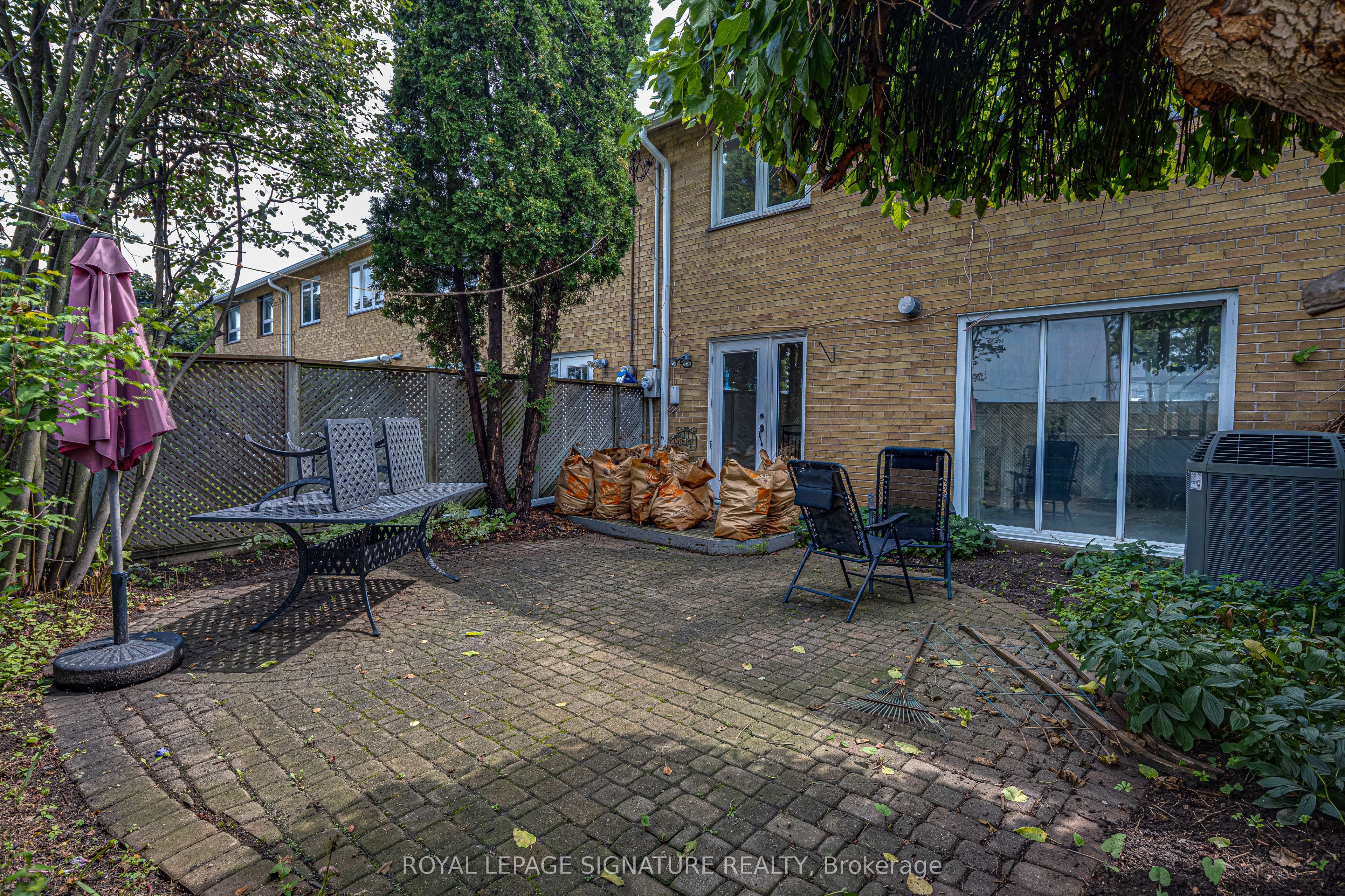 16 Burdock Lane, Toronto, ON M3C 2G5 photo 2