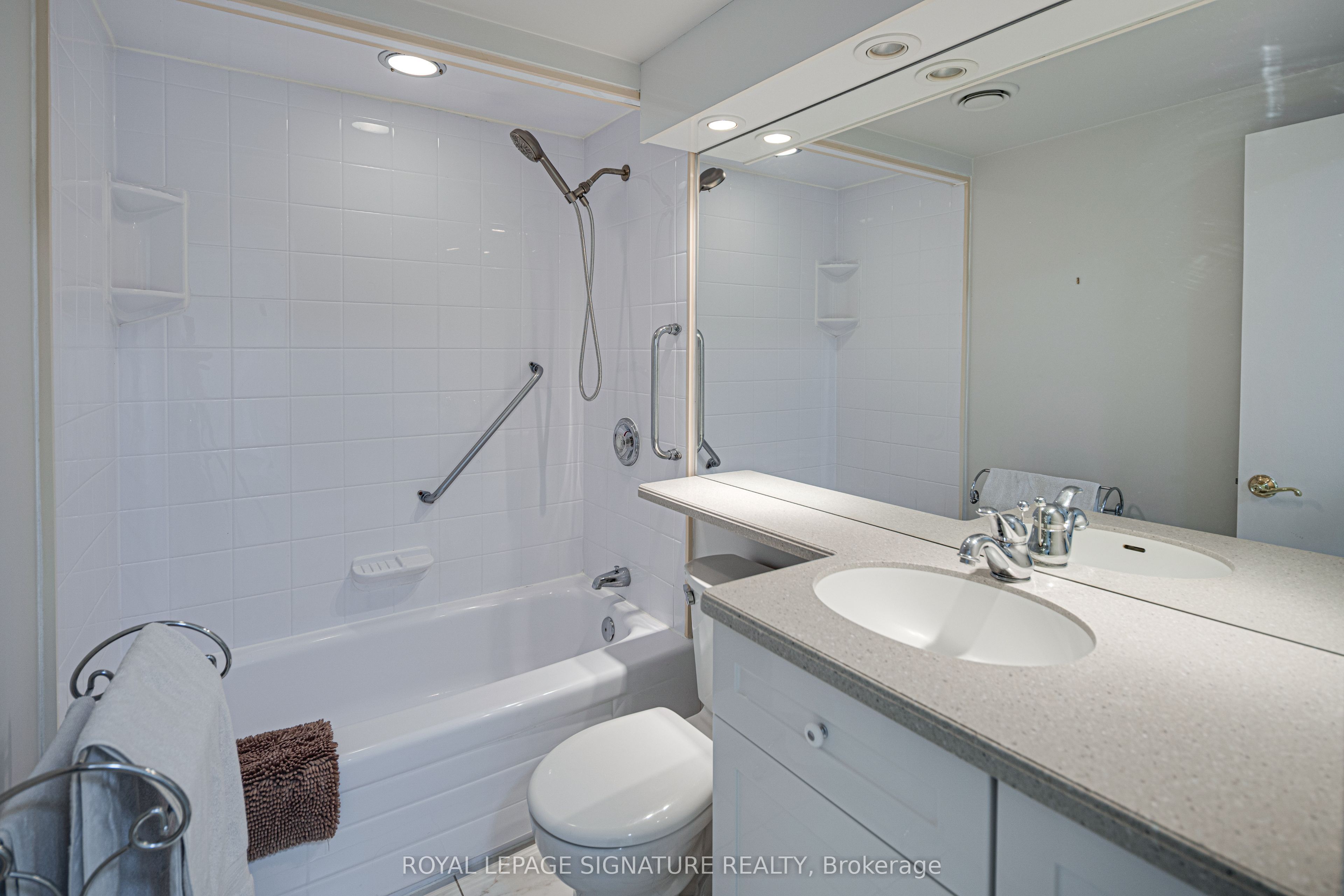 16 Burdock Lane, Toronto, ON M3C 2G5 photo 3