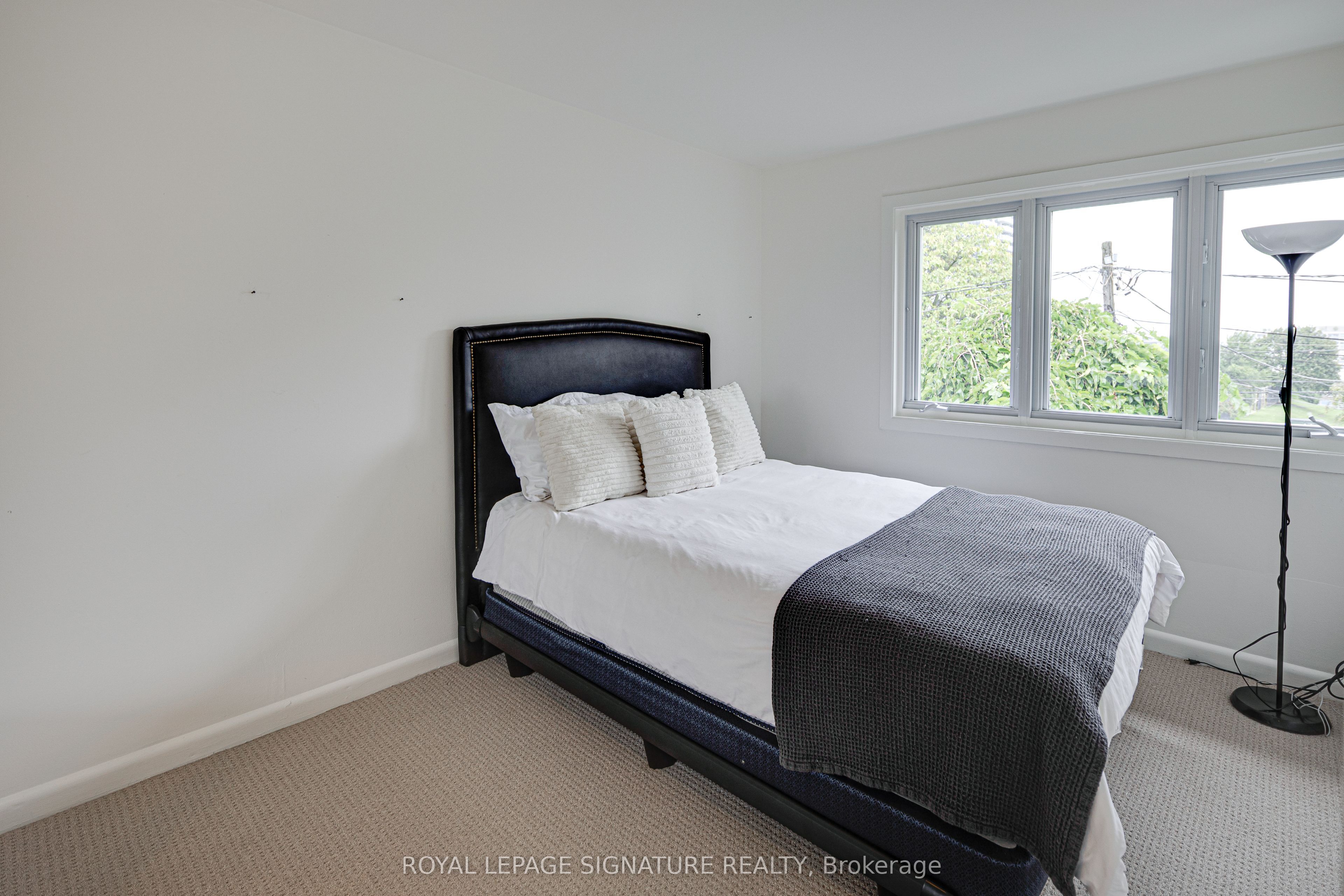 16 Burdock Lane, Toronto, ON M3C 2G5 photo 4