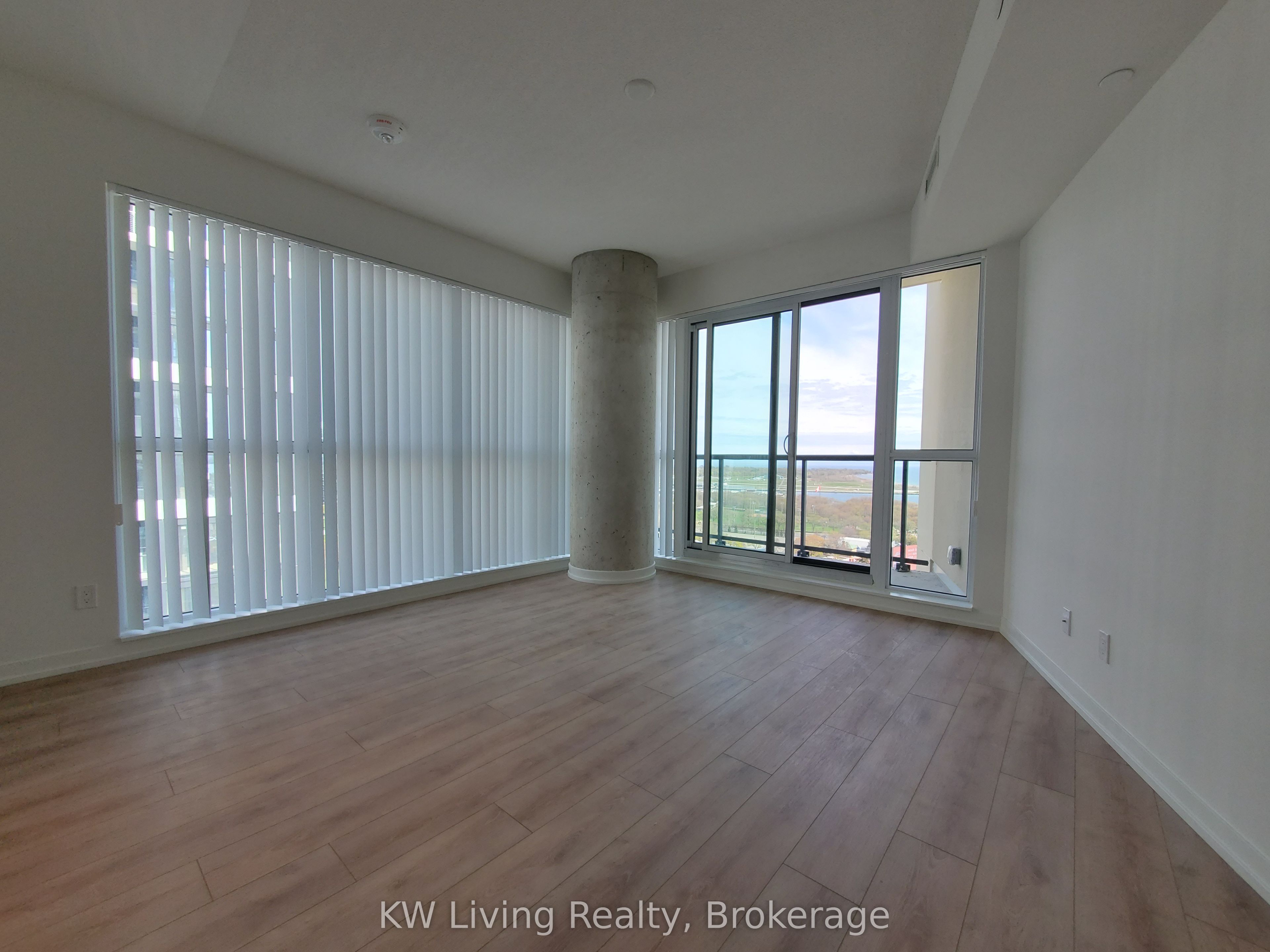 49 East Liberty Street 2002, Toronto, ON M6K 0B2 photo 2