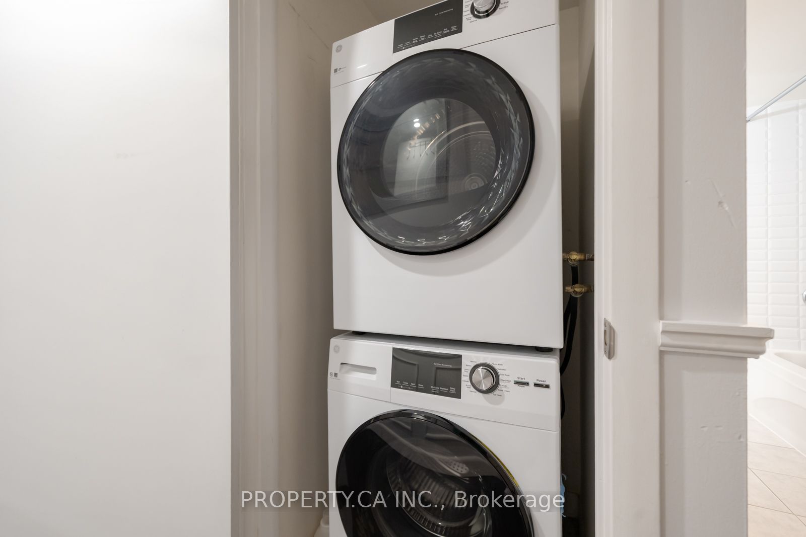 210 Victoria Street 912, Toronto, ON M5B 2R3 photo 4