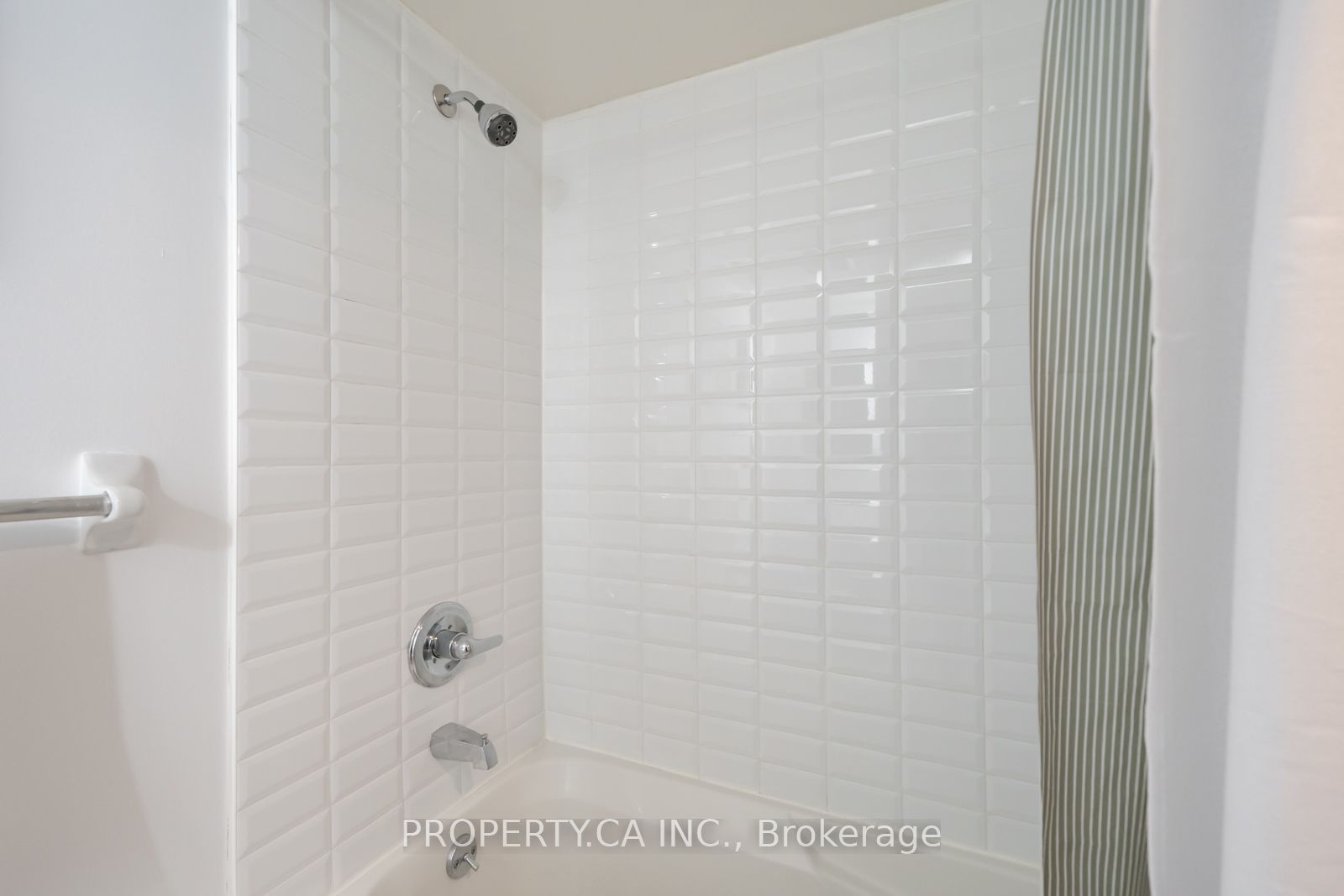 210 Victoria Street 912, Toronto, ON M5B 2R3 photo 5