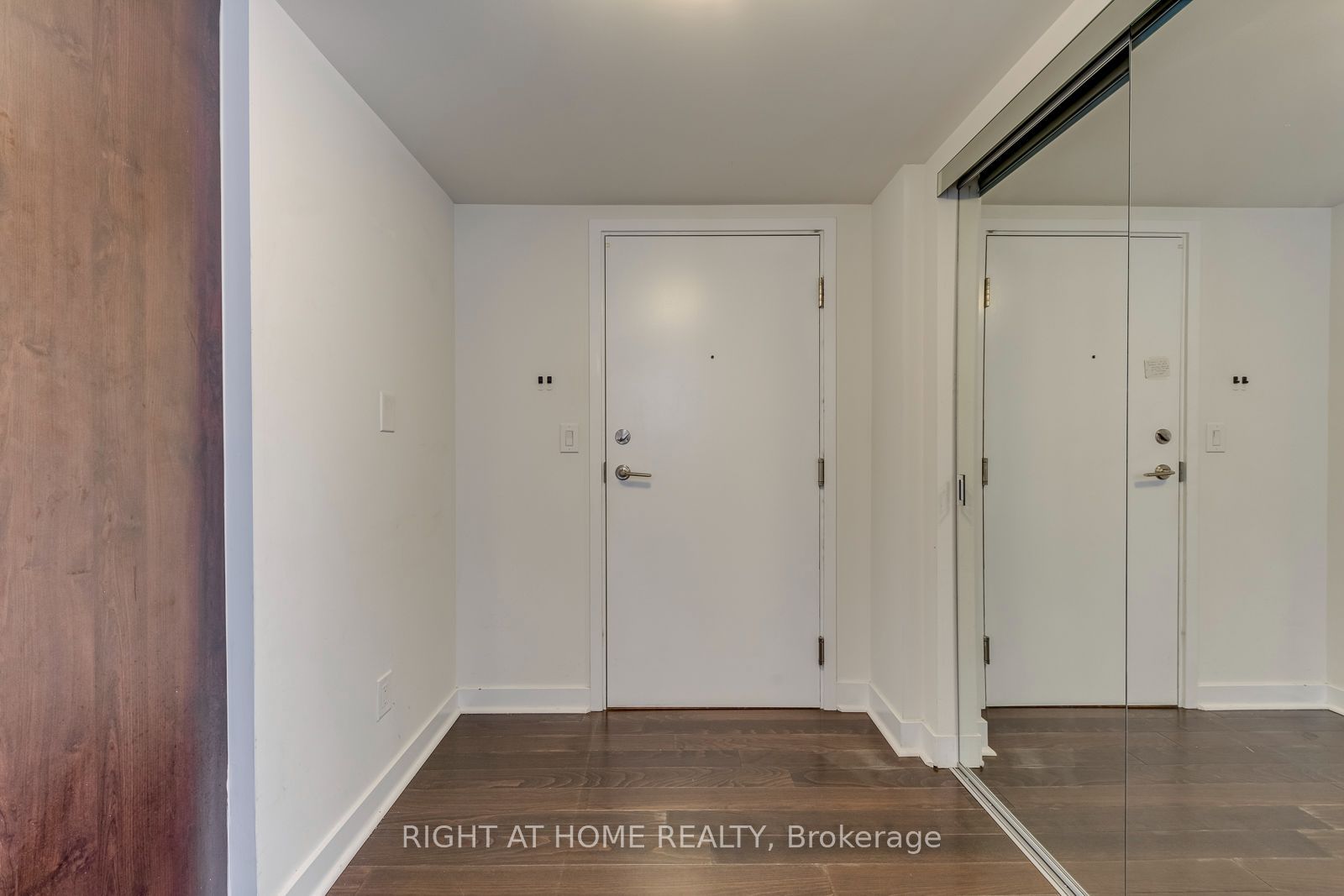 295 Adelaide Street W 1306, Toronto, ON M5V 0L4 photo 5