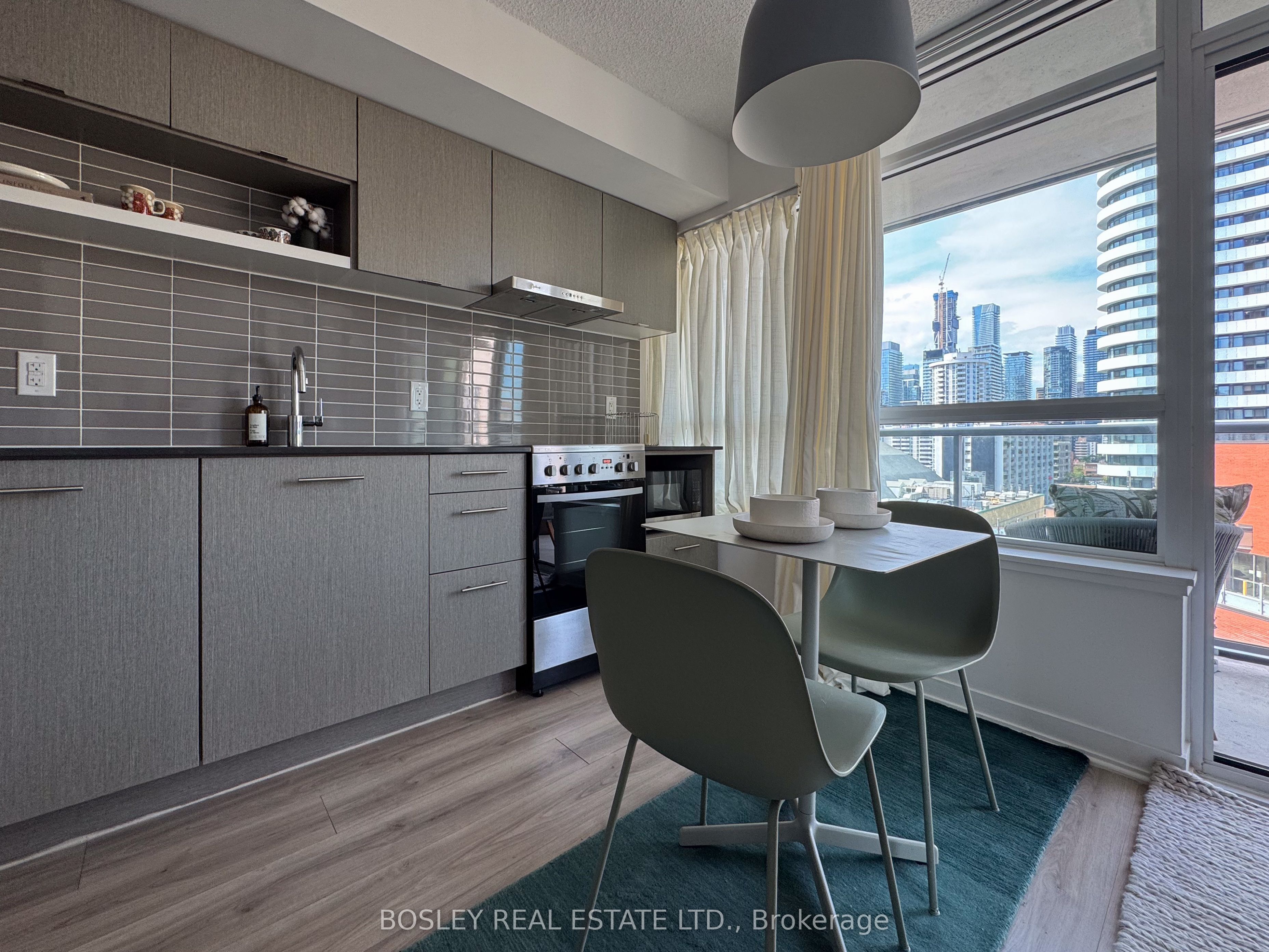365 Church Street 1504, Toronto, ON M5B 1H6