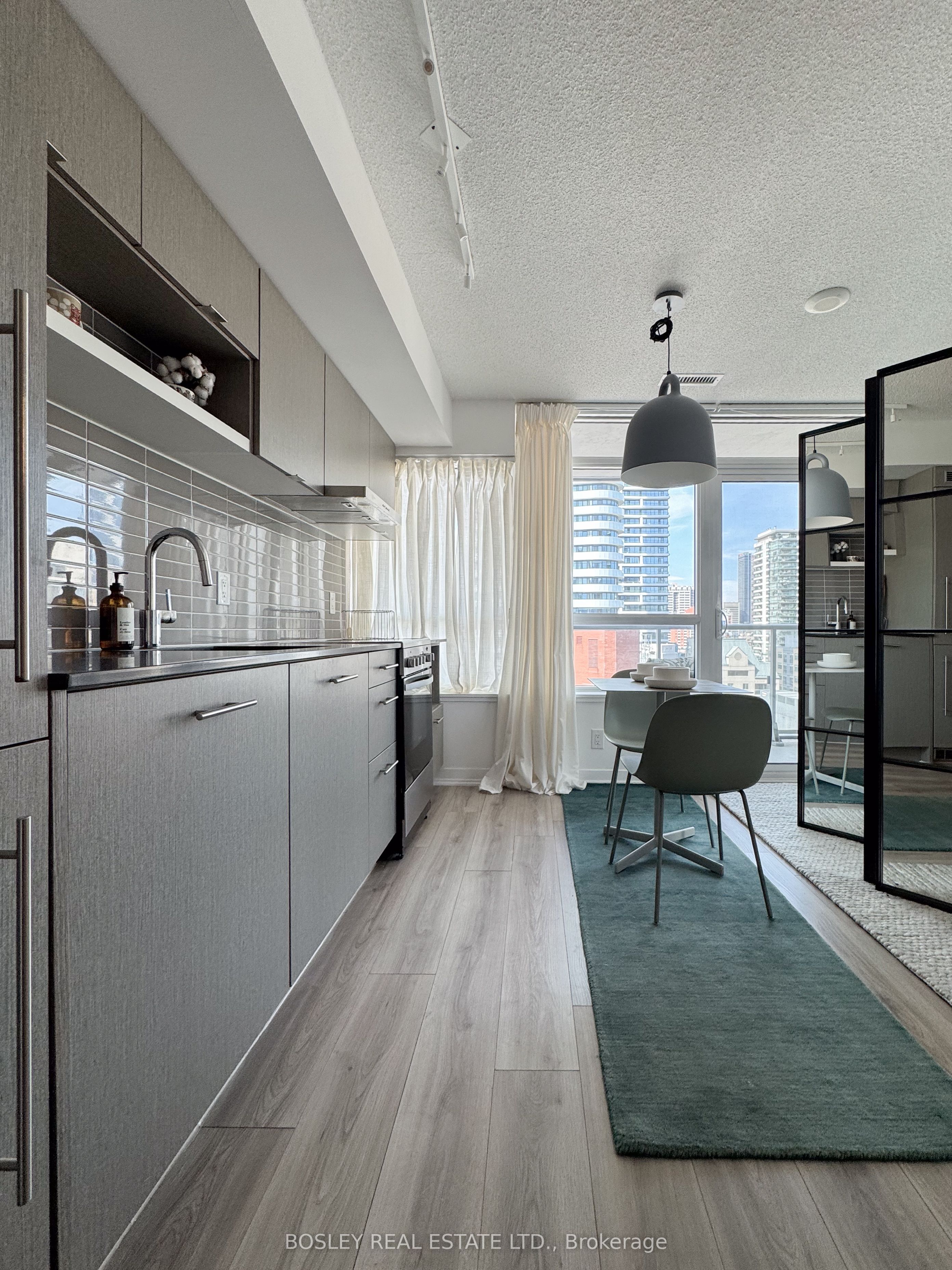 365 Church Street 1504, Toronto, ON M5B 1H6 photo 2