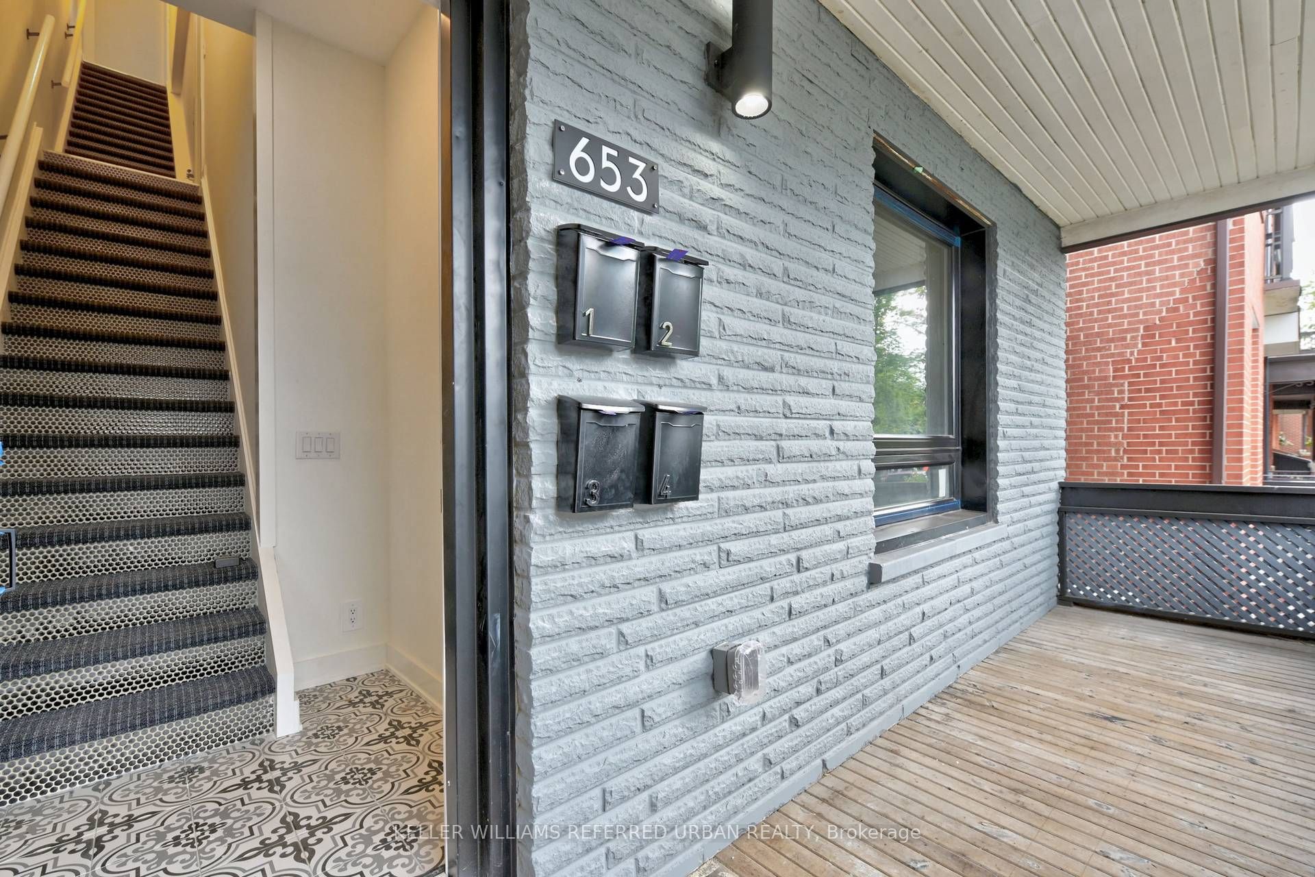 653 Manning Avenue 1, Toronto, ON M6G 2W2 photo 2