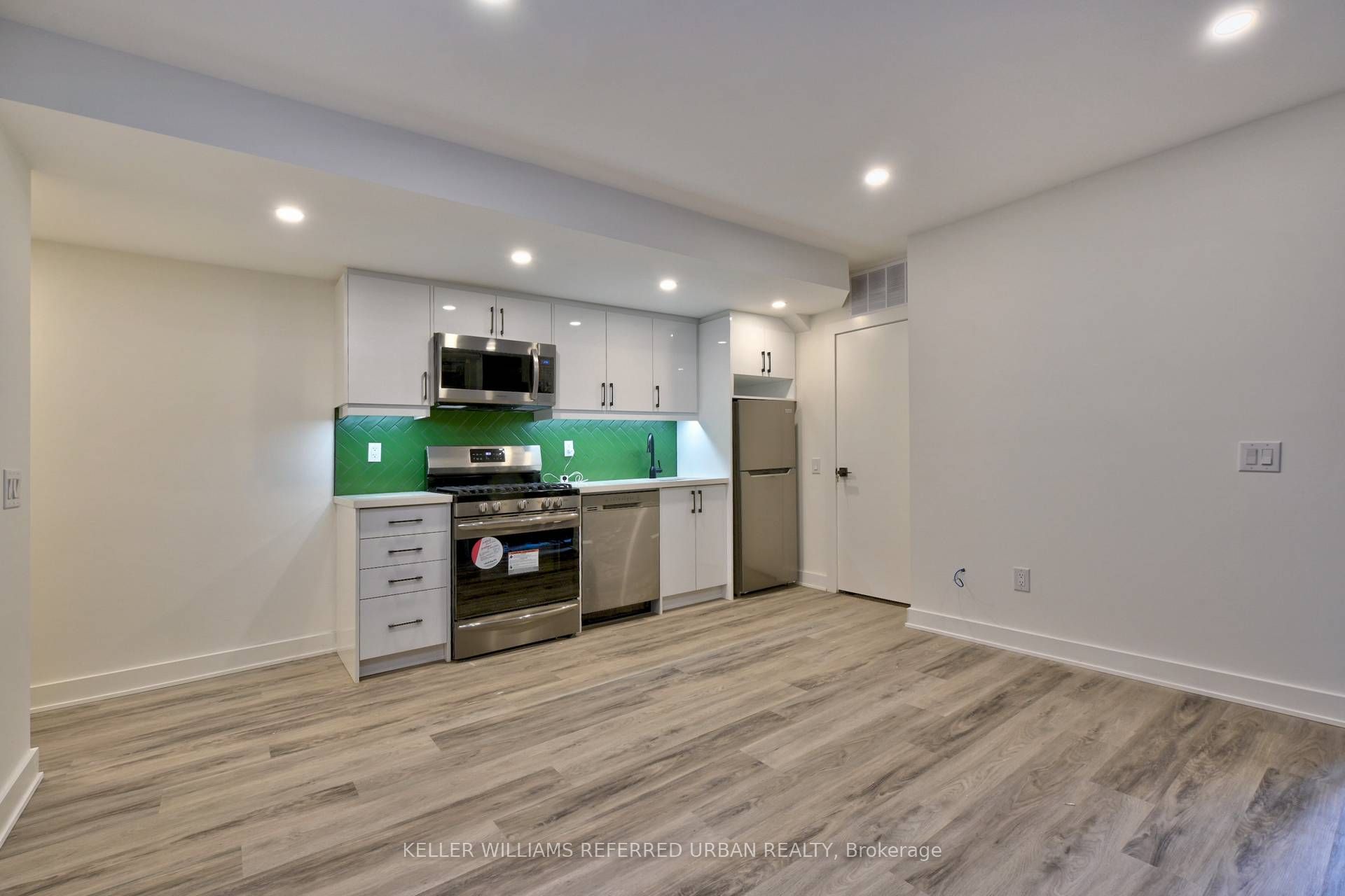 653 Manning Avenue 1, Toronto, ON M6G 2W2 photo 4