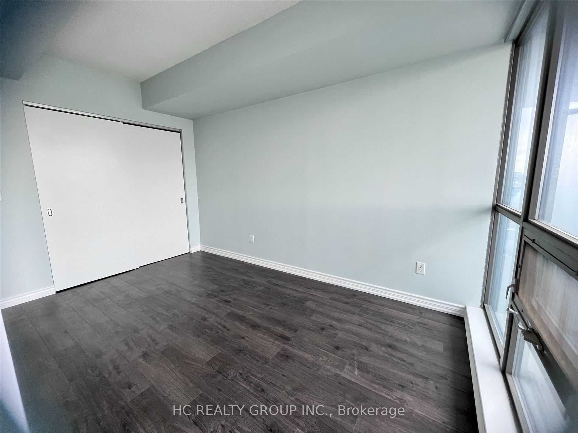 285 Mutual Street 1905, Toronto, ON M4Y 3C5 photo 4