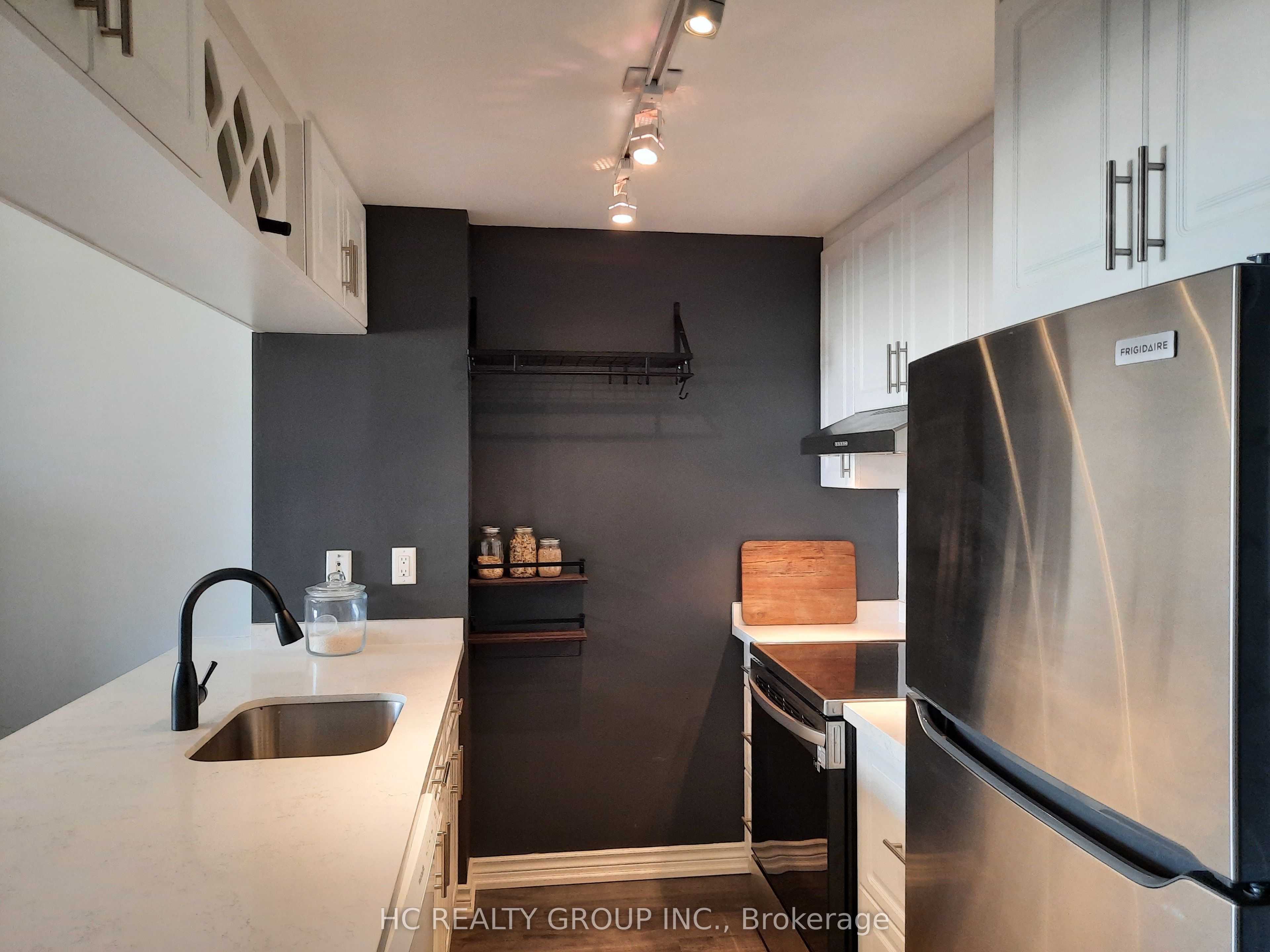 285 Mutual Street 1905, Toronto, ON M4Y 3C5 photo 5