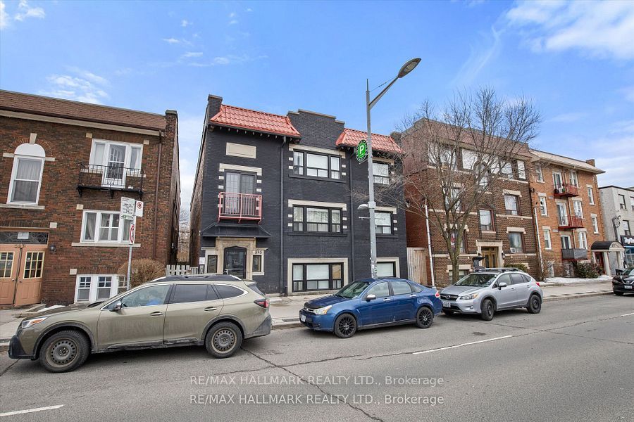 595 St Clair Avenue W 4, Toronto, ON M6C 1A3