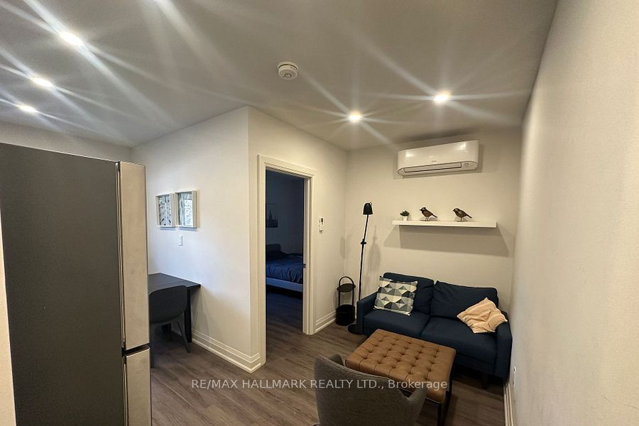 595 St Clair Avenue W 4, Toronto, ON M6C 1A3 photo 2