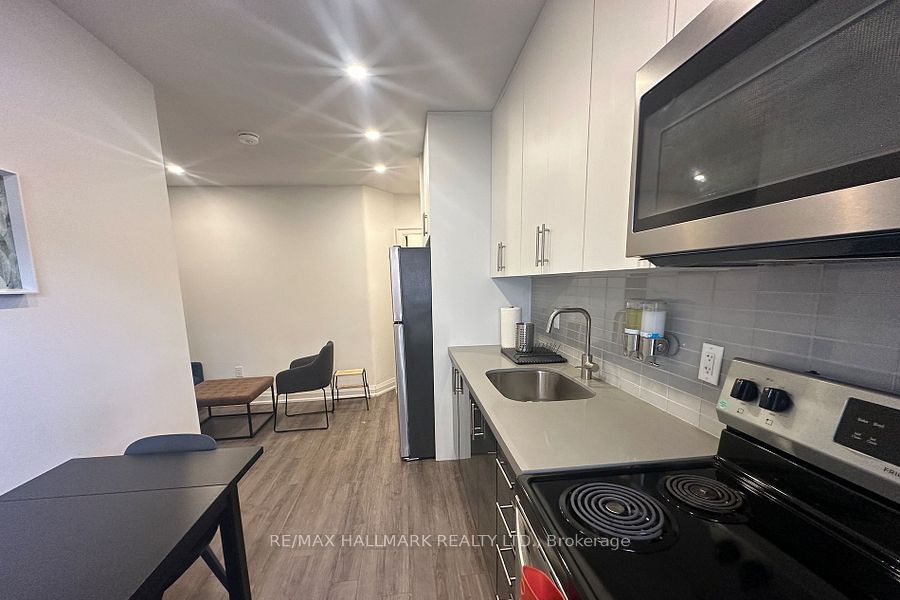 595 St Clair Avenue W 4, Toronto, ON M6C 1A3 photo 4