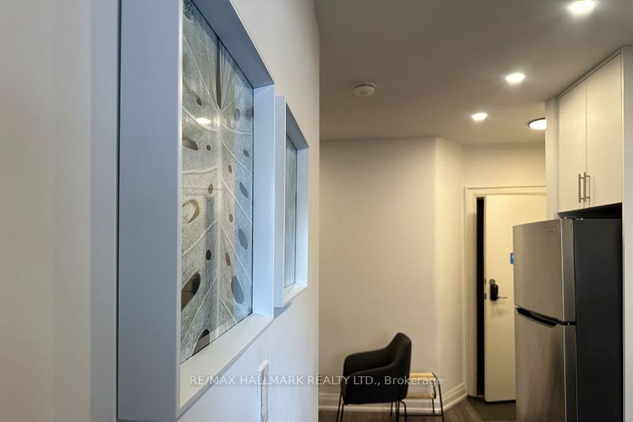 595 St Clair Avenue W 4, Toronto, ON M6C 1A3 photo 5