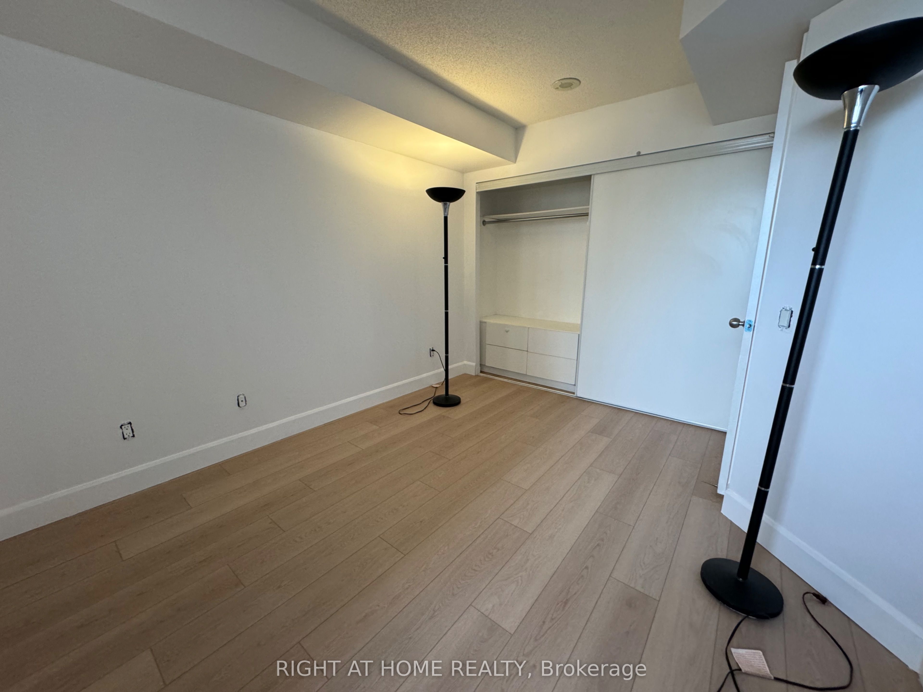 153 Beecroft Road, Toronto, ON M2N 7C5 photo 2