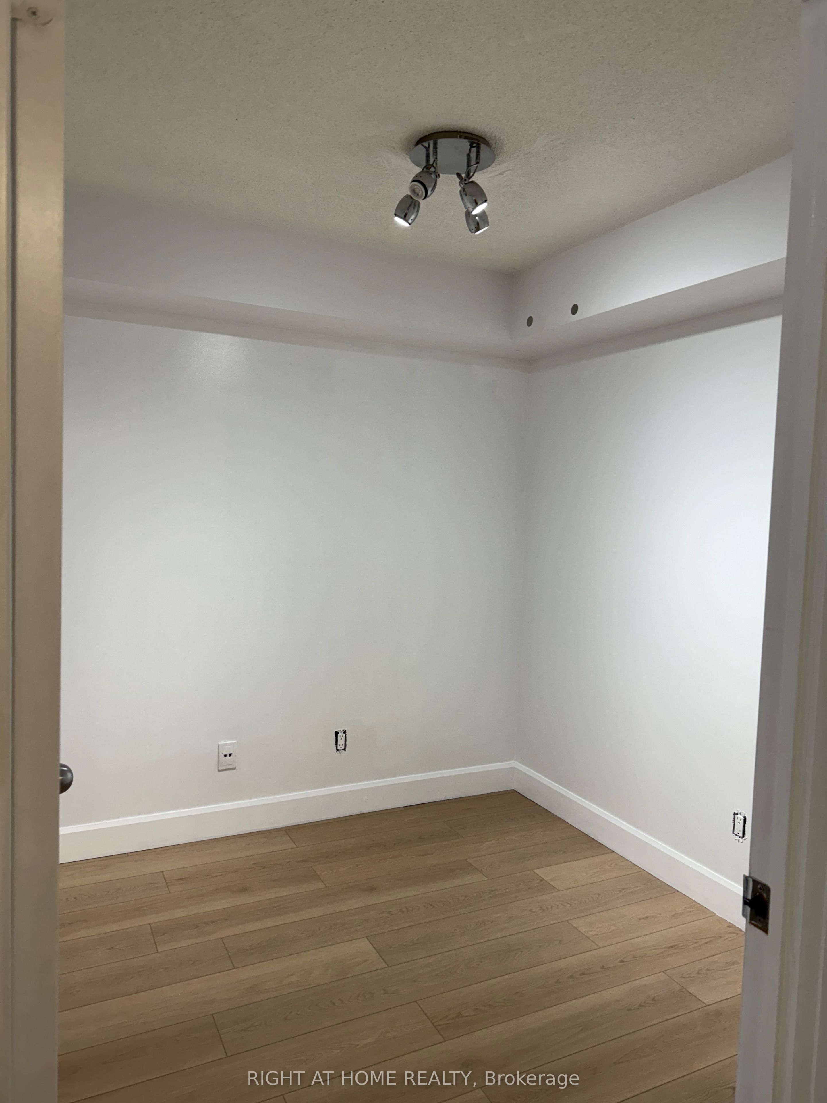 153 Beecroft Road, Toronto, ON M2N 7C5 photo 3