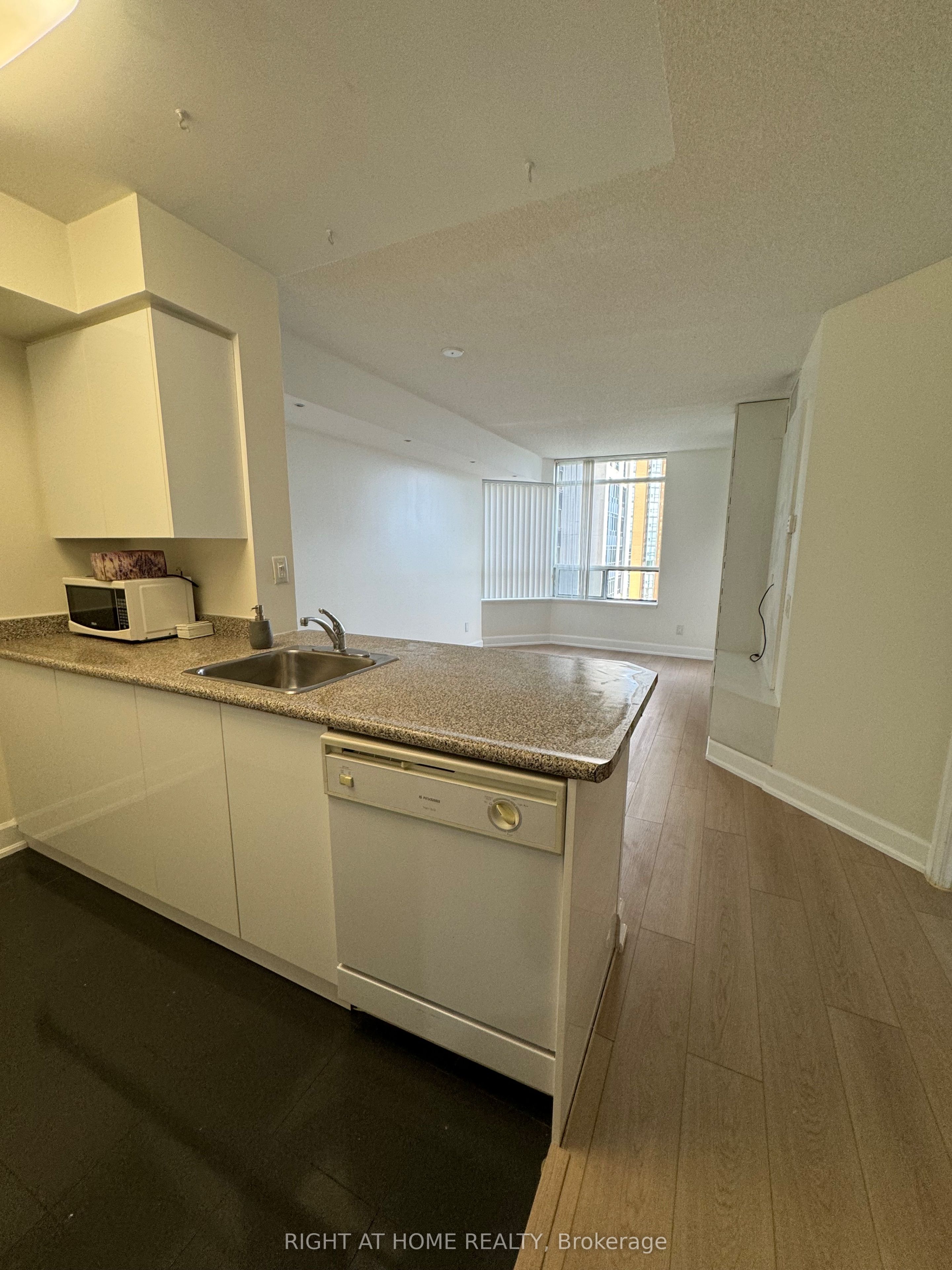 153 Beecroft Road, Toronto, ON M2N 7C5 photo 4