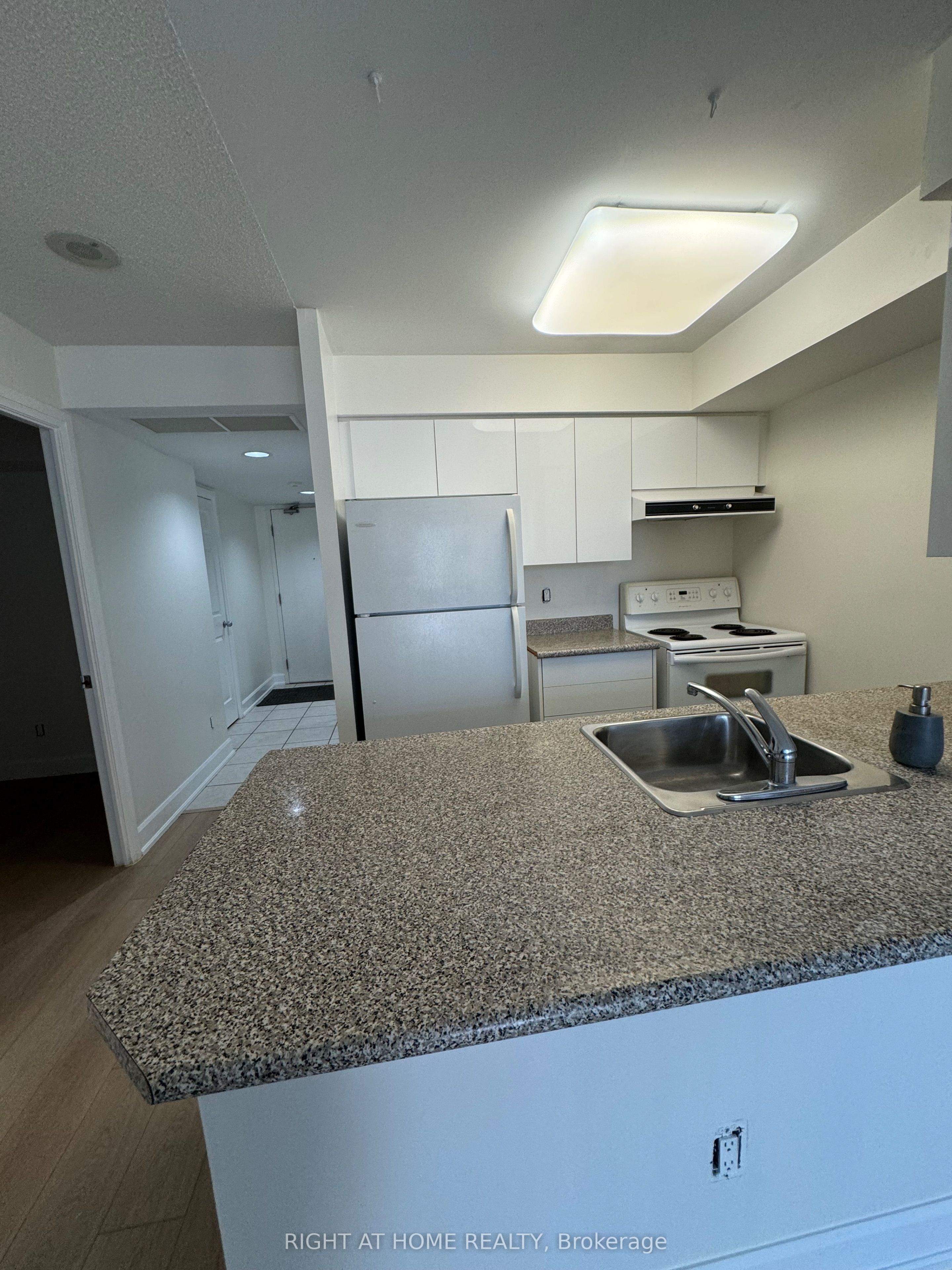 153 Beecroft Road, Toronto, ON M2N 7C5 photo 5