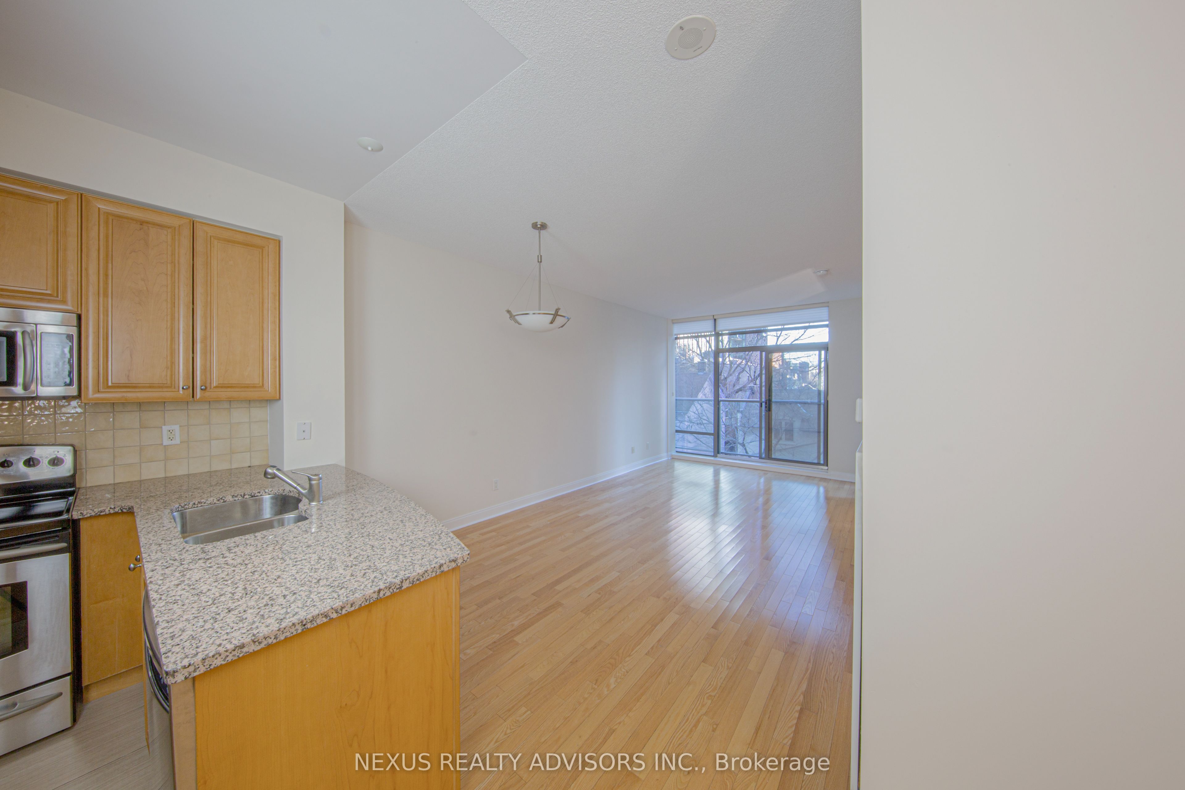 21 Scollard Street 313, Toronto, ON M5R 1G1 photo 3
